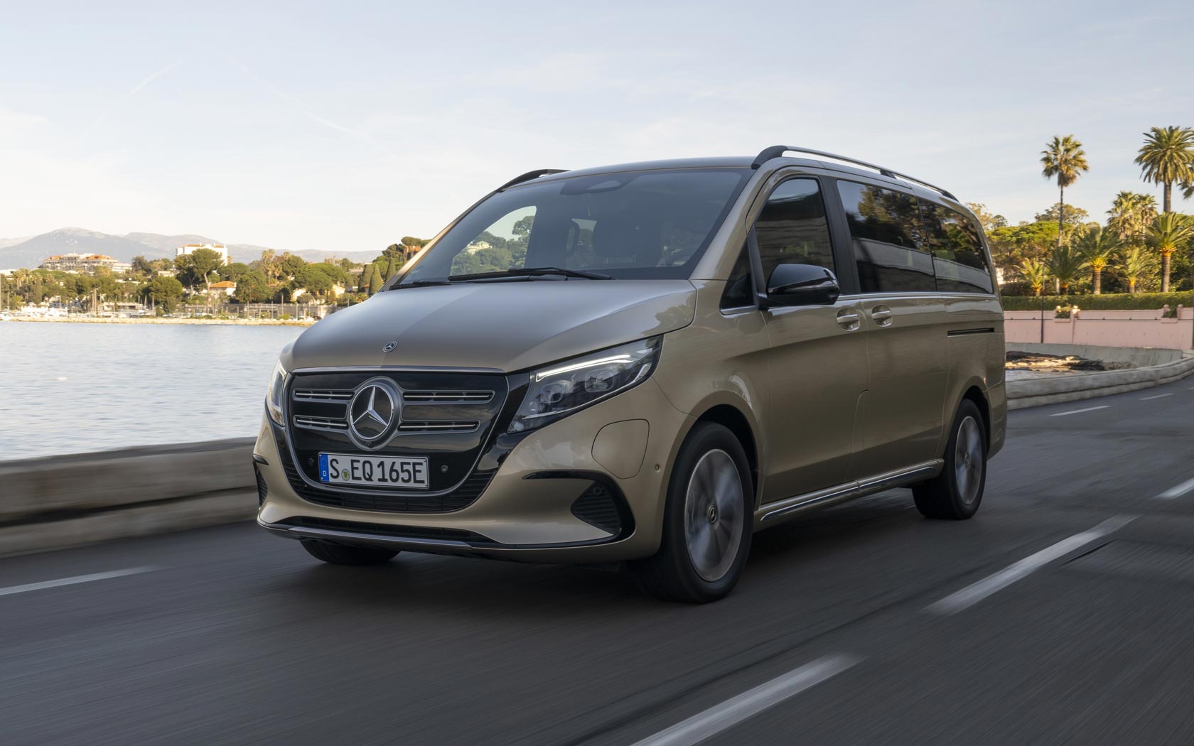 ���� Mercedes EQV 