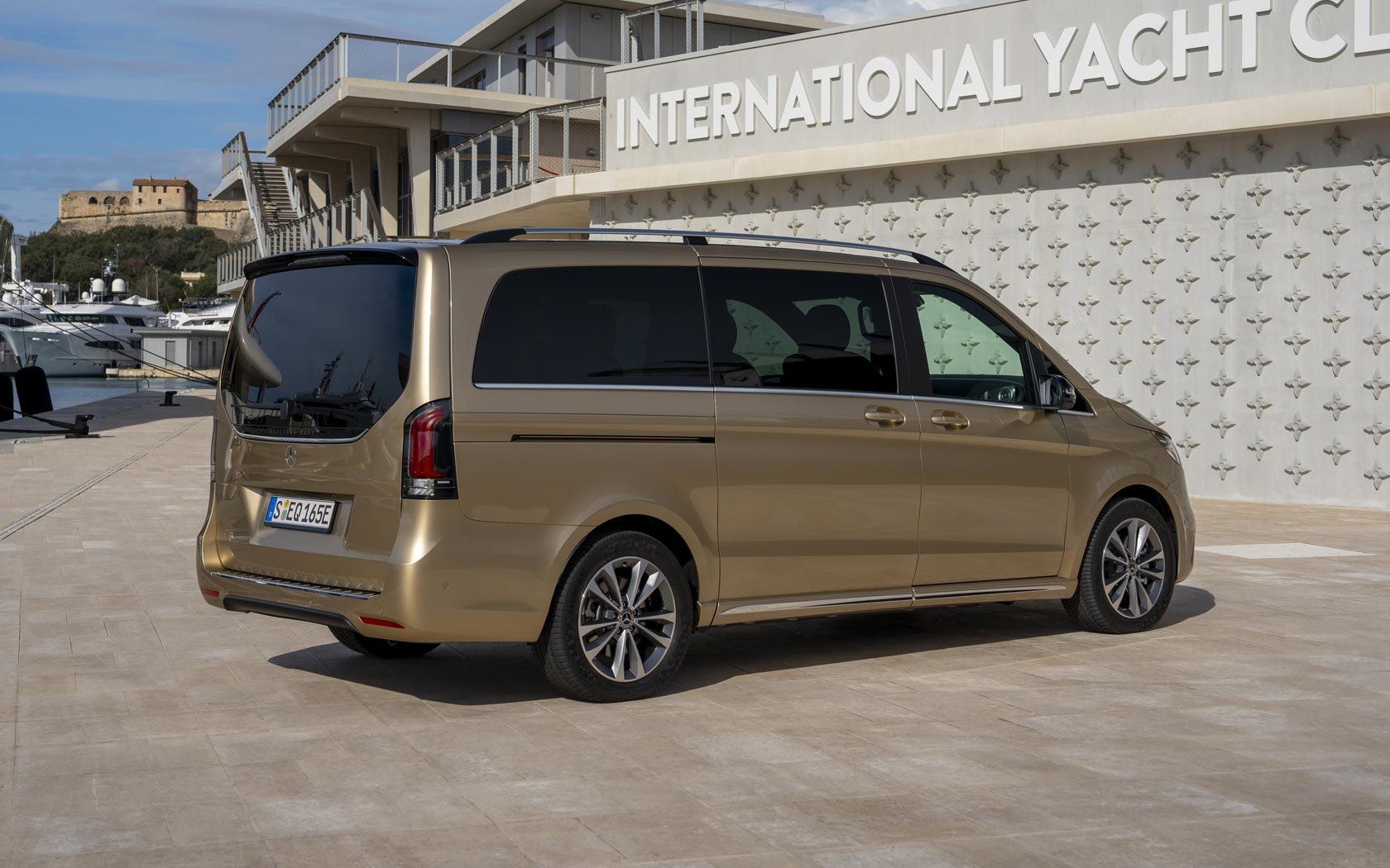 ���� Mercedes EQV 