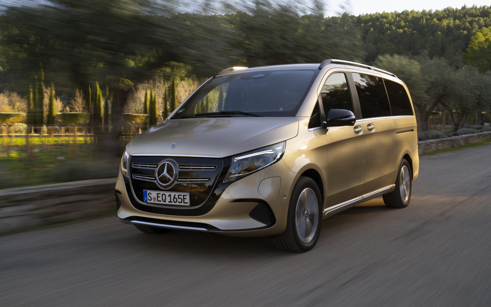 ���� Mercedes EQV 