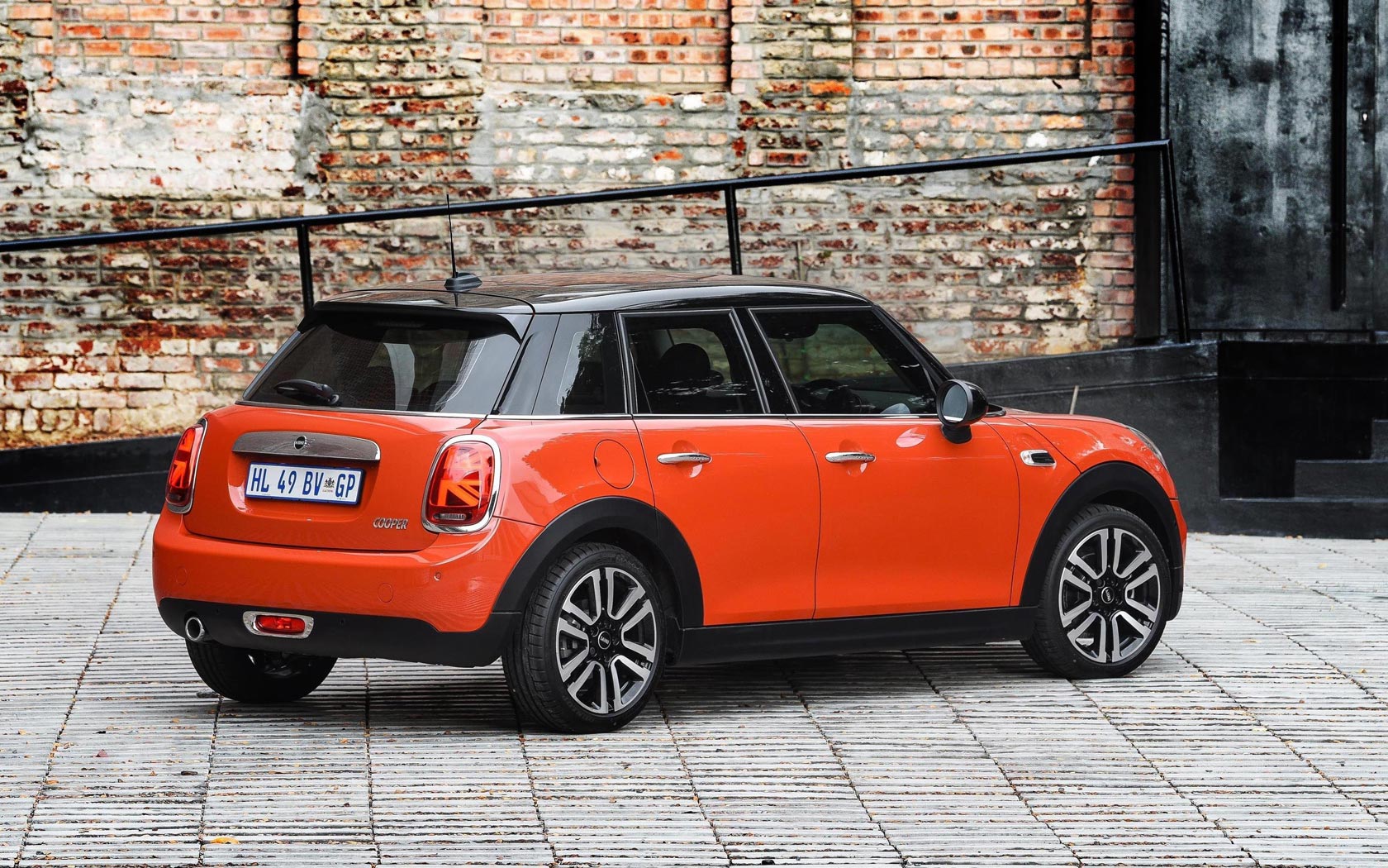  Mini Cooper 5-Door 