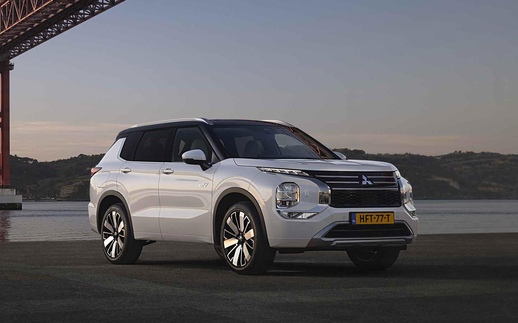  Mitsubishi Outlander PHEV 