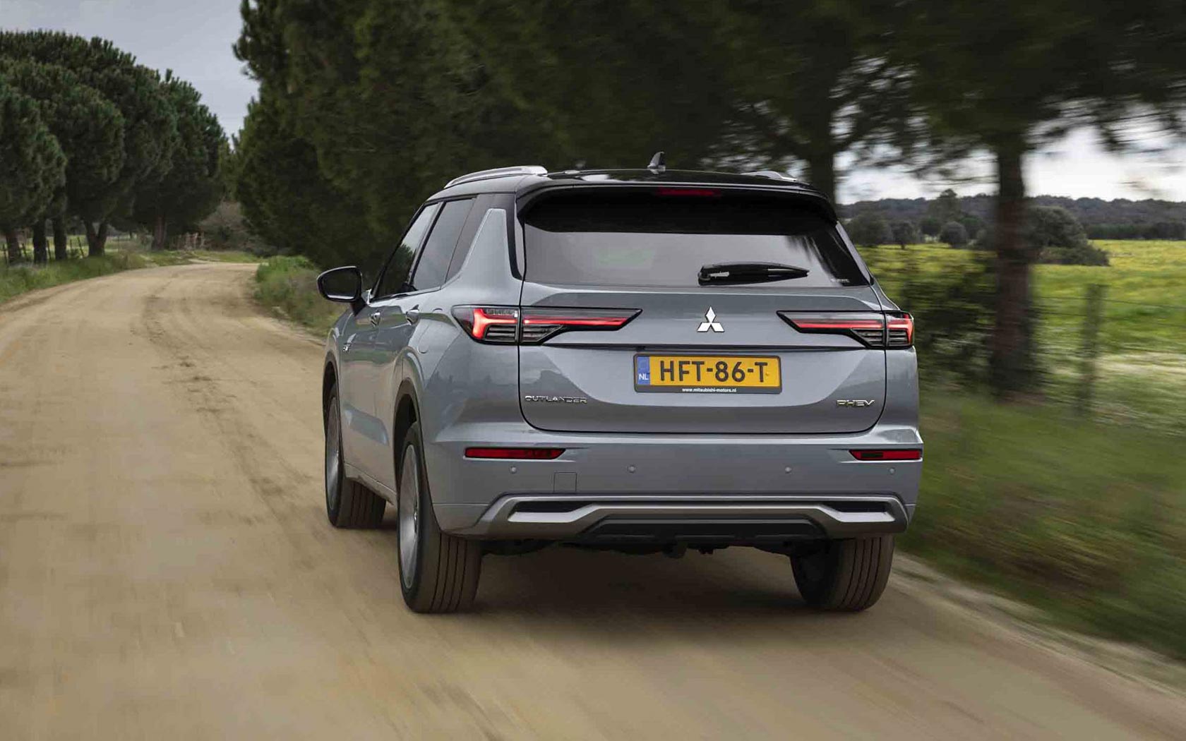  Mitsubishi Outlander PHEV 