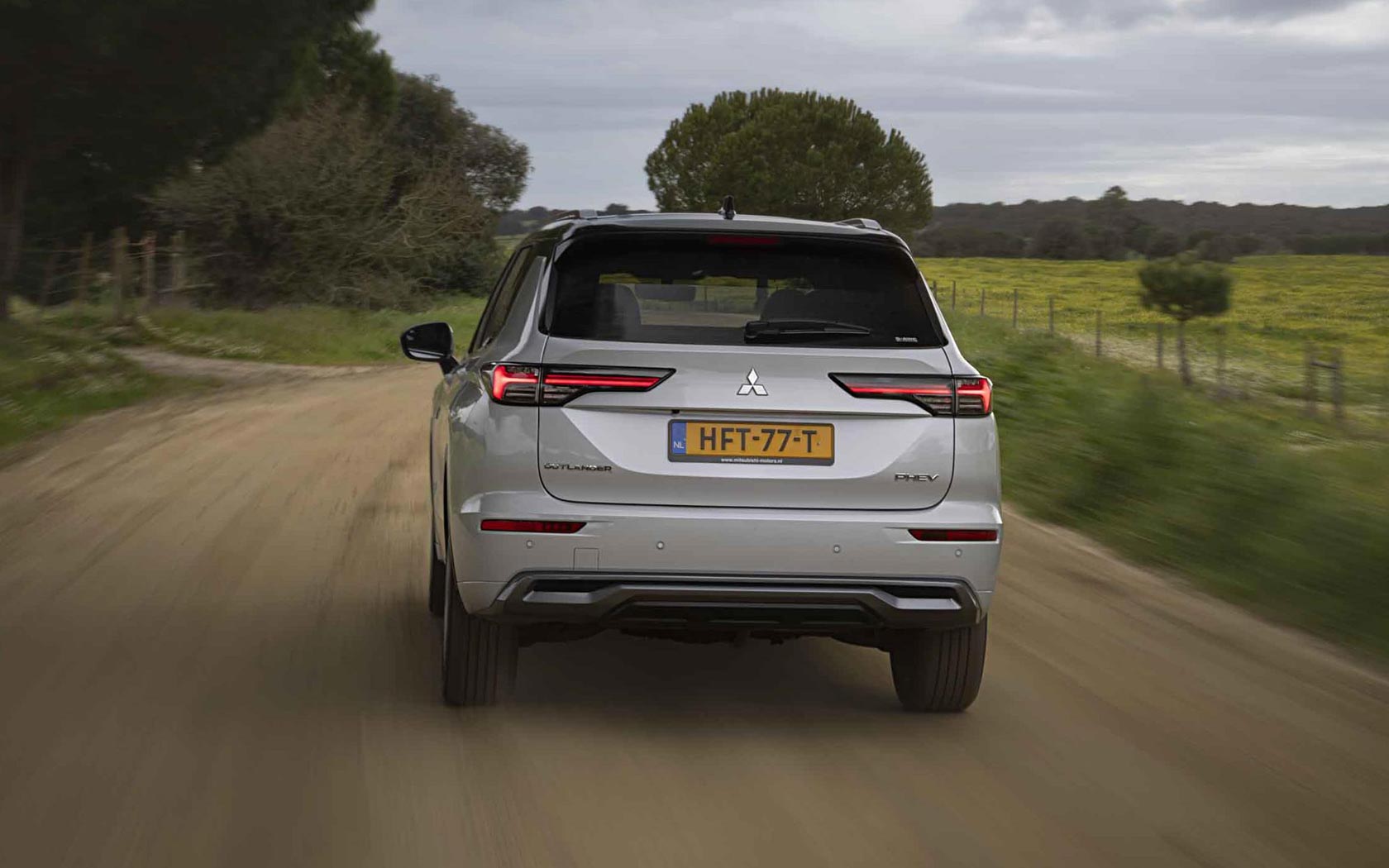  Mitsubishi Outlander PHEV 