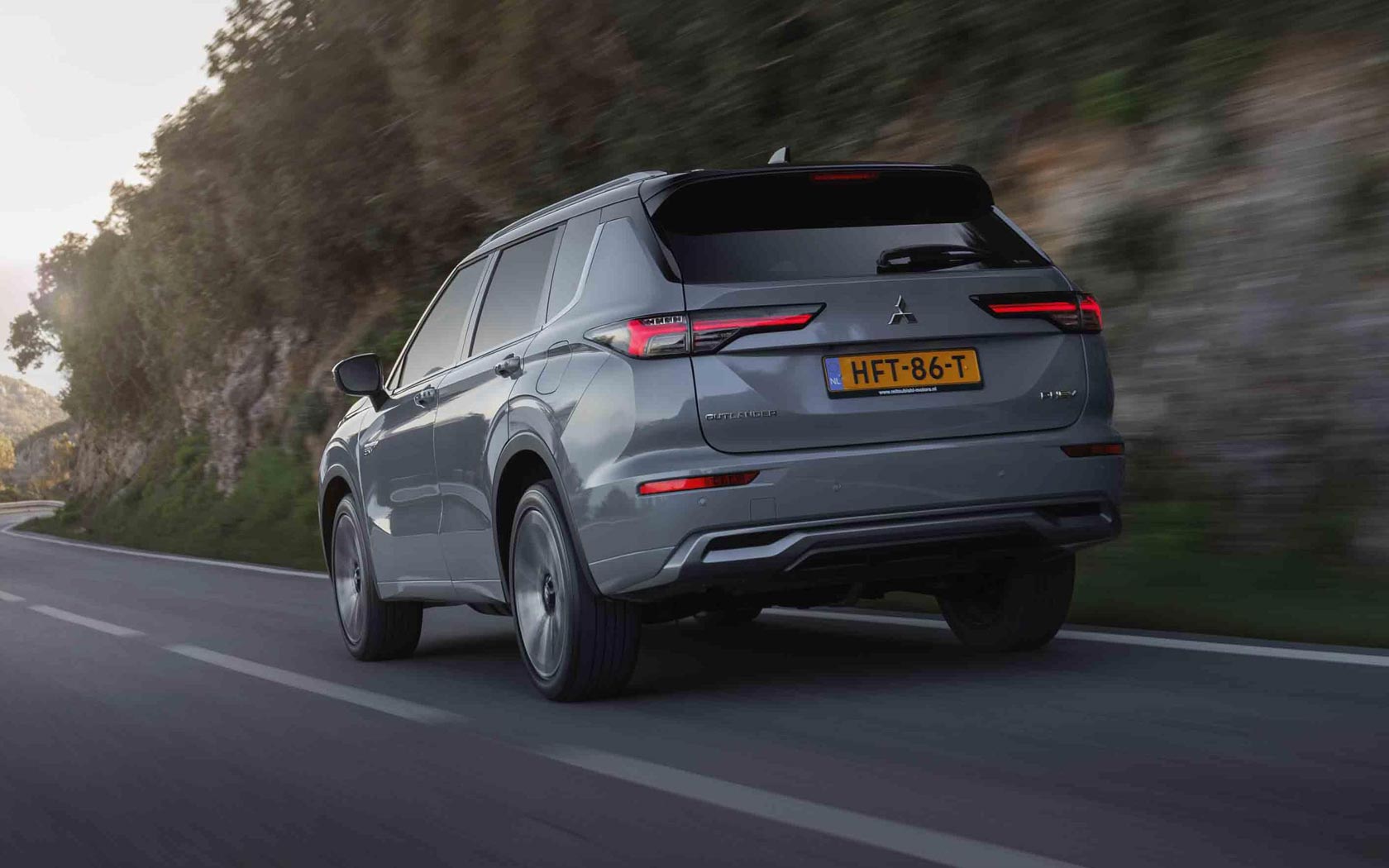  Mitsubishi Outlander PHEV 