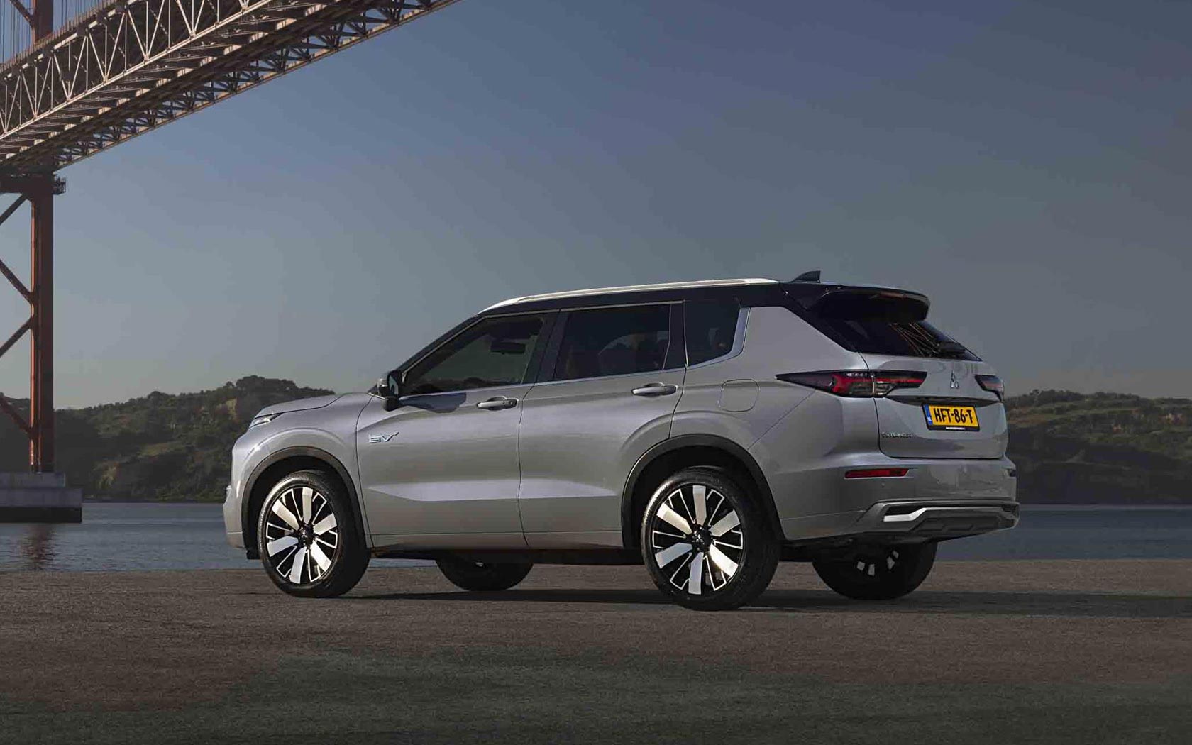  Mitsubishi Outlander PHEV 