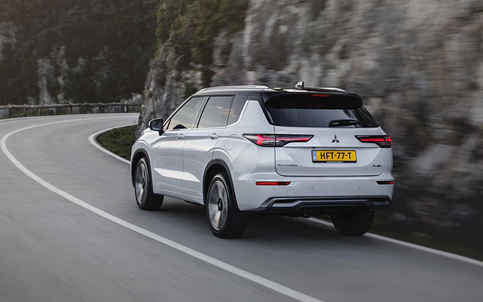  Mitsubishi Outlander PHEV 