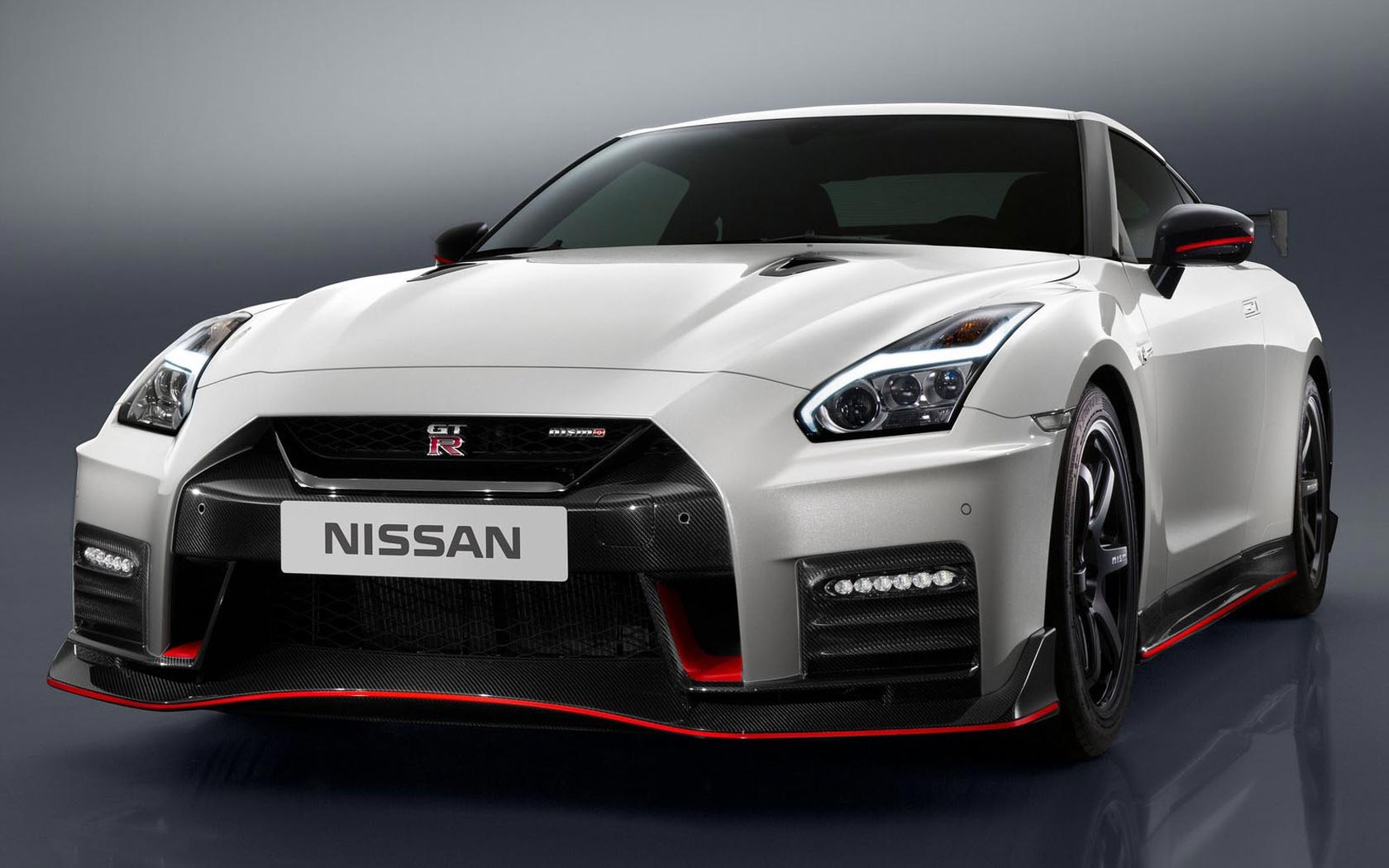  Nissan GT-R Nismo 