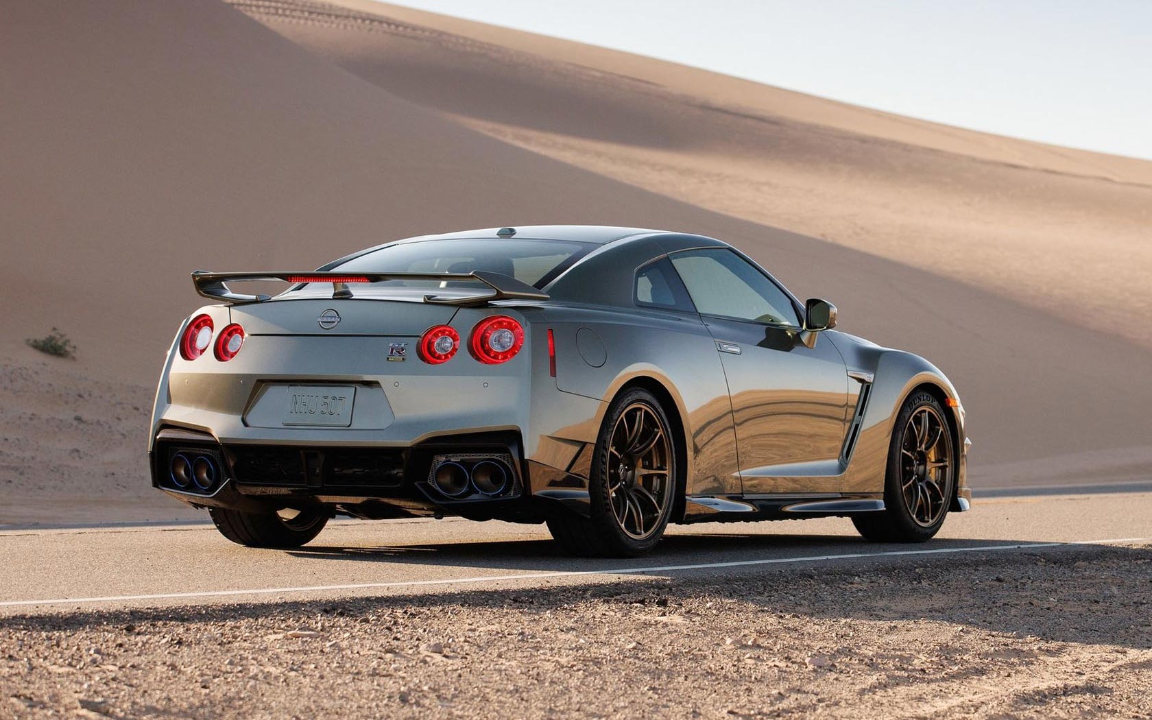  Nissan GT-R 