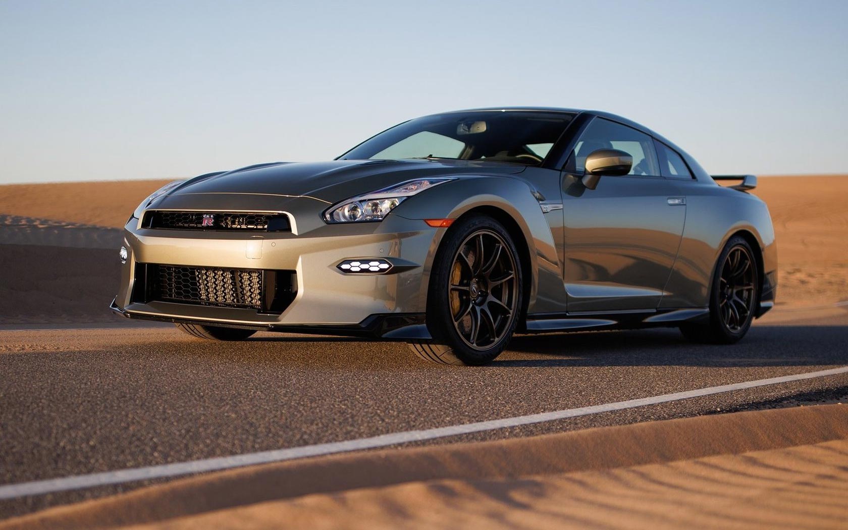  Nissan GT-R 