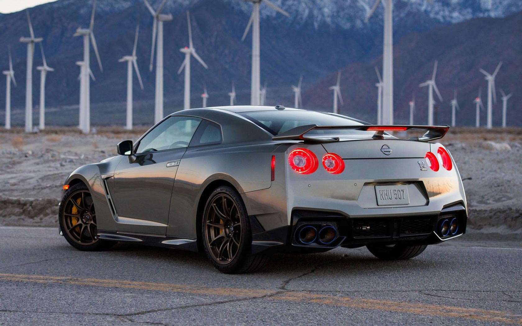  Nissan GT-R 