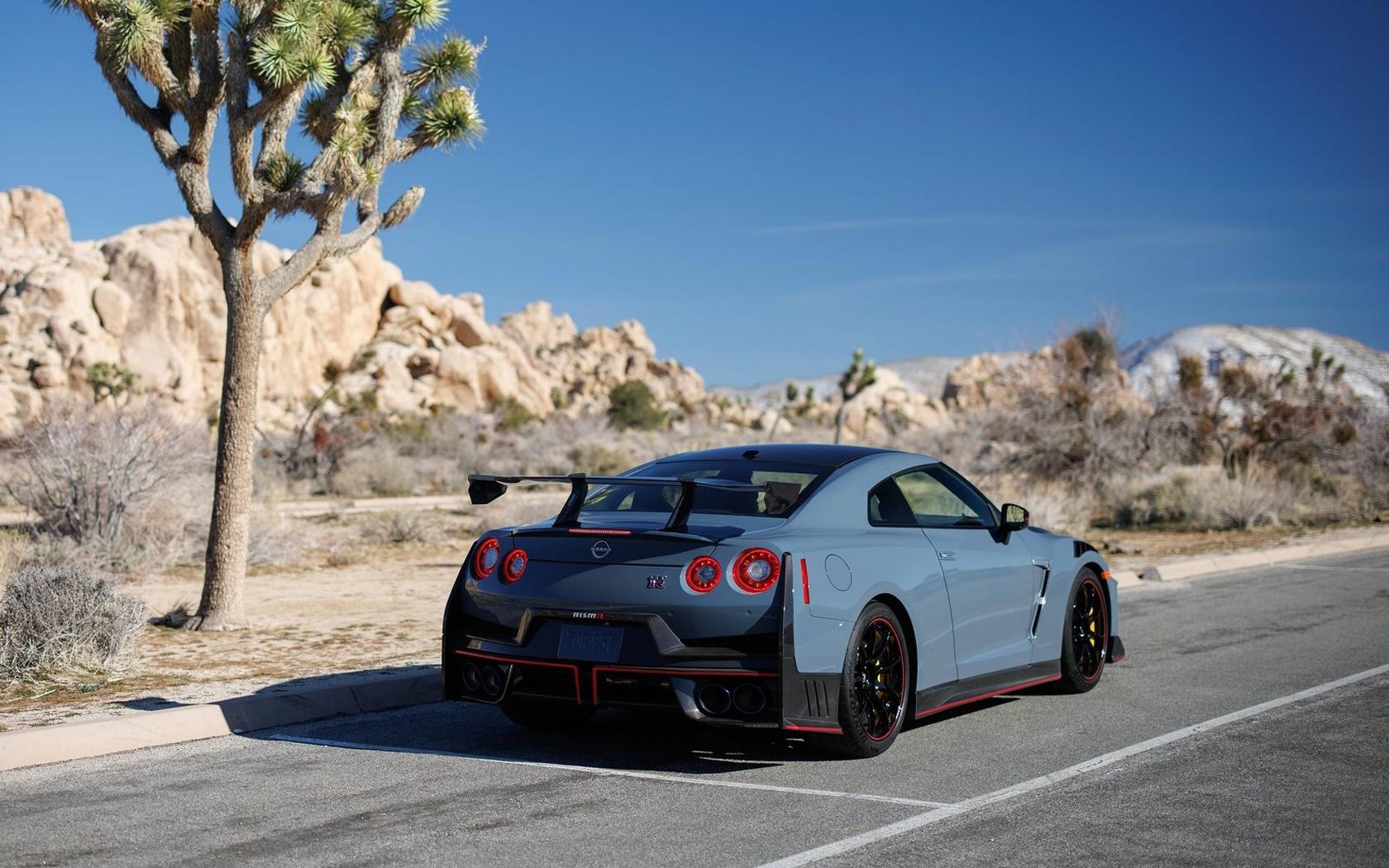  Nissan GT-R Nismo 