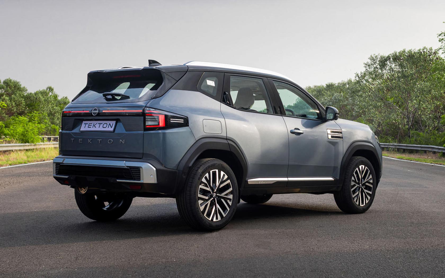 ���� Nissan Tekton 
