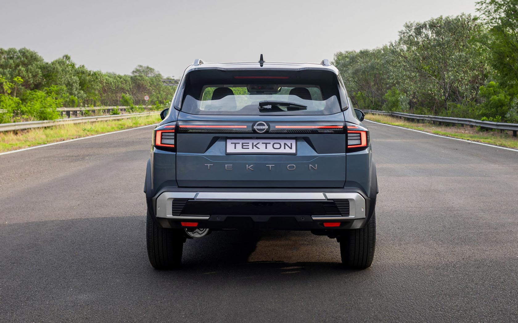 ���� Nissan Tekton 