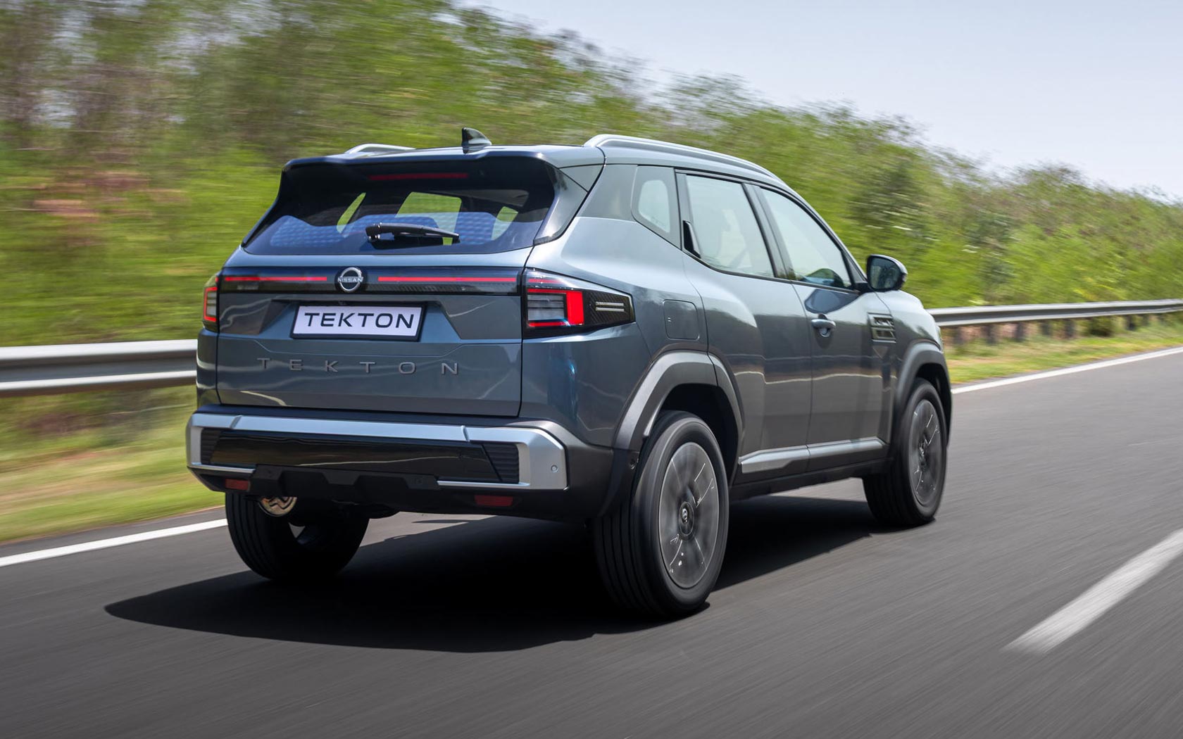 ���� Nissan Tekton 