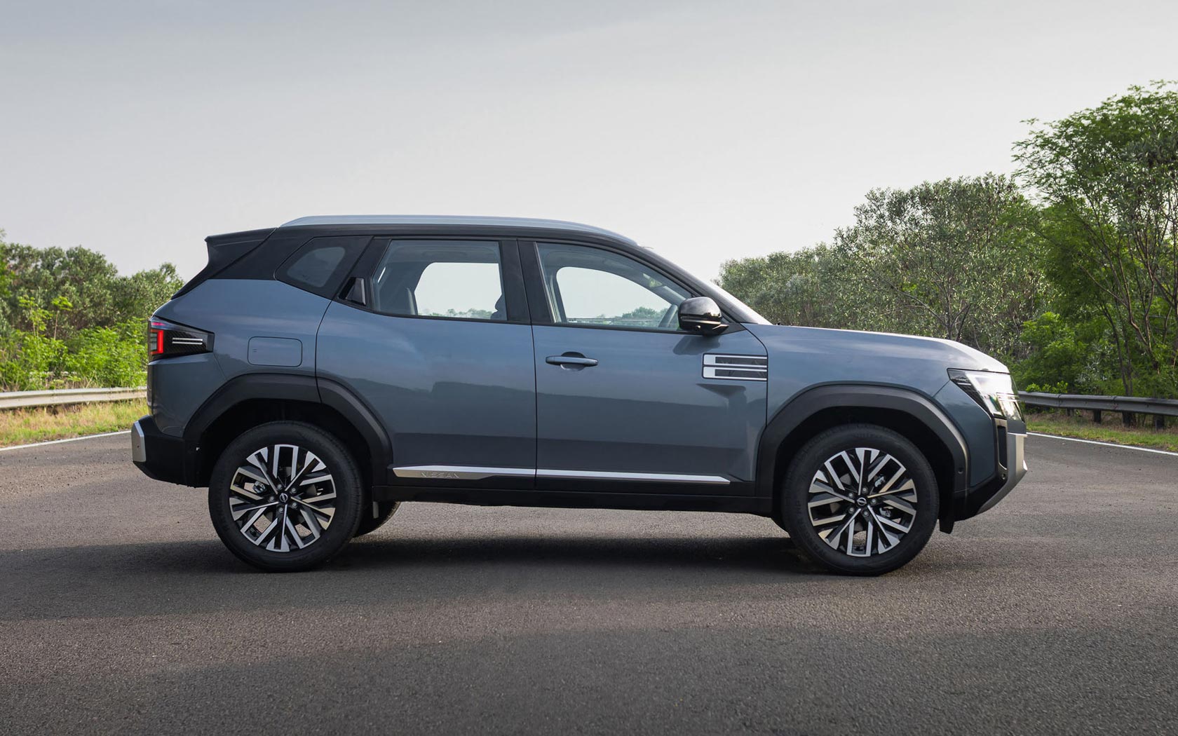 ���� Nissan Tekton 