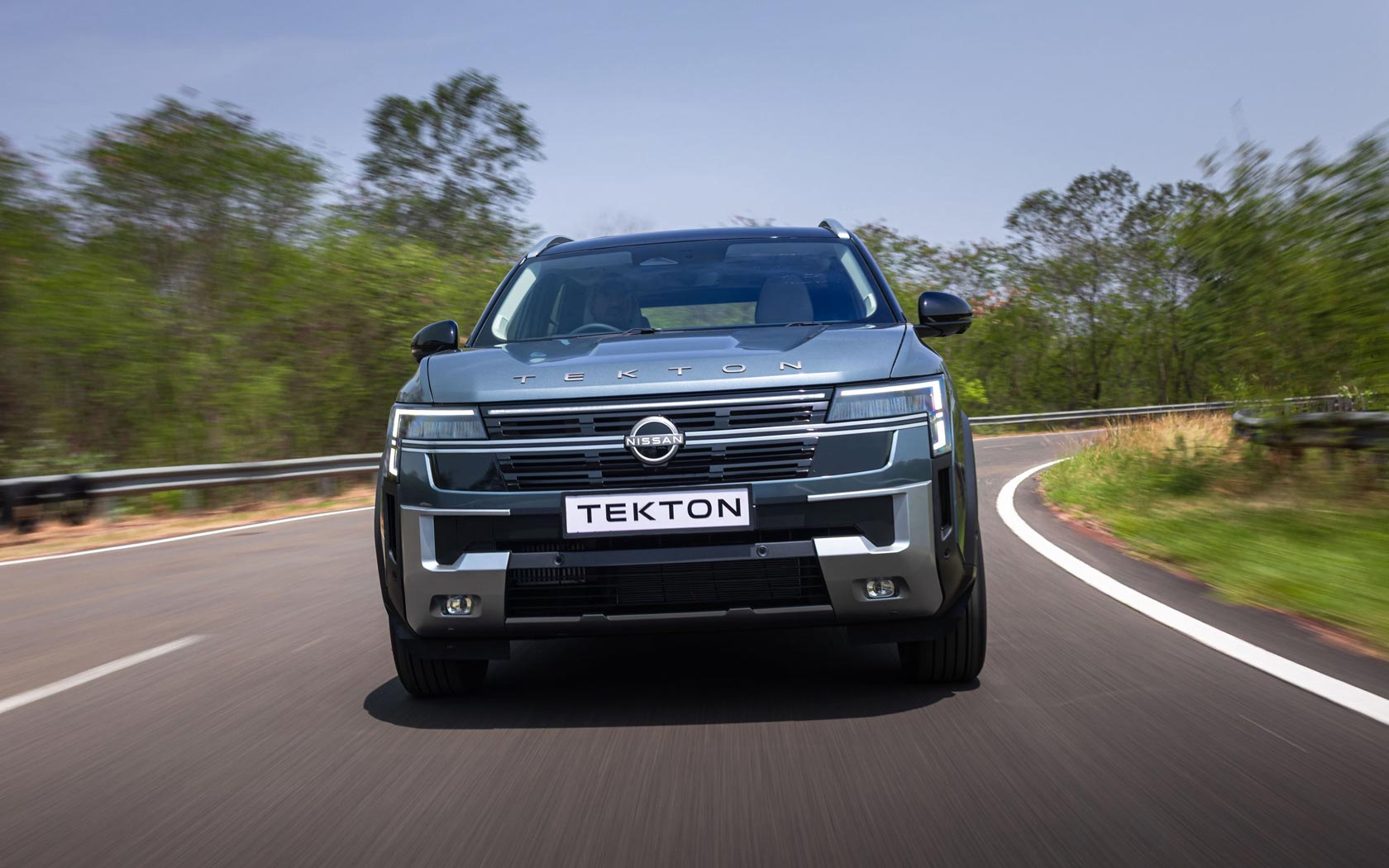 ���� Nissan Tekton 
