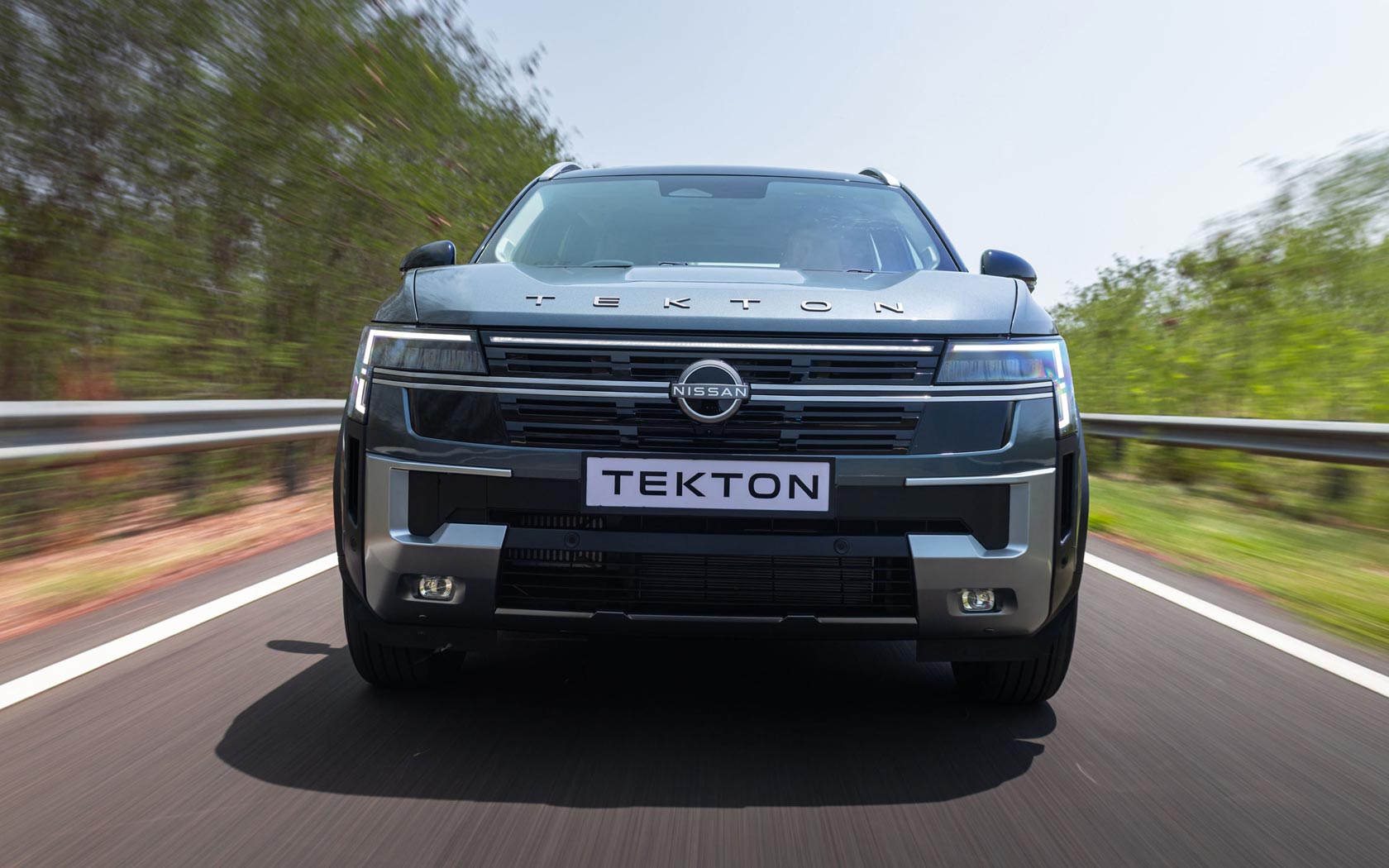 ���� Nissan Tekton 