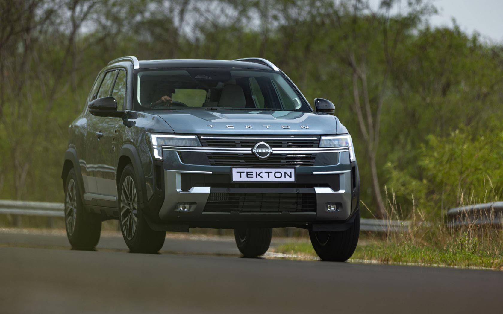 ���� Nissan Tekton 
