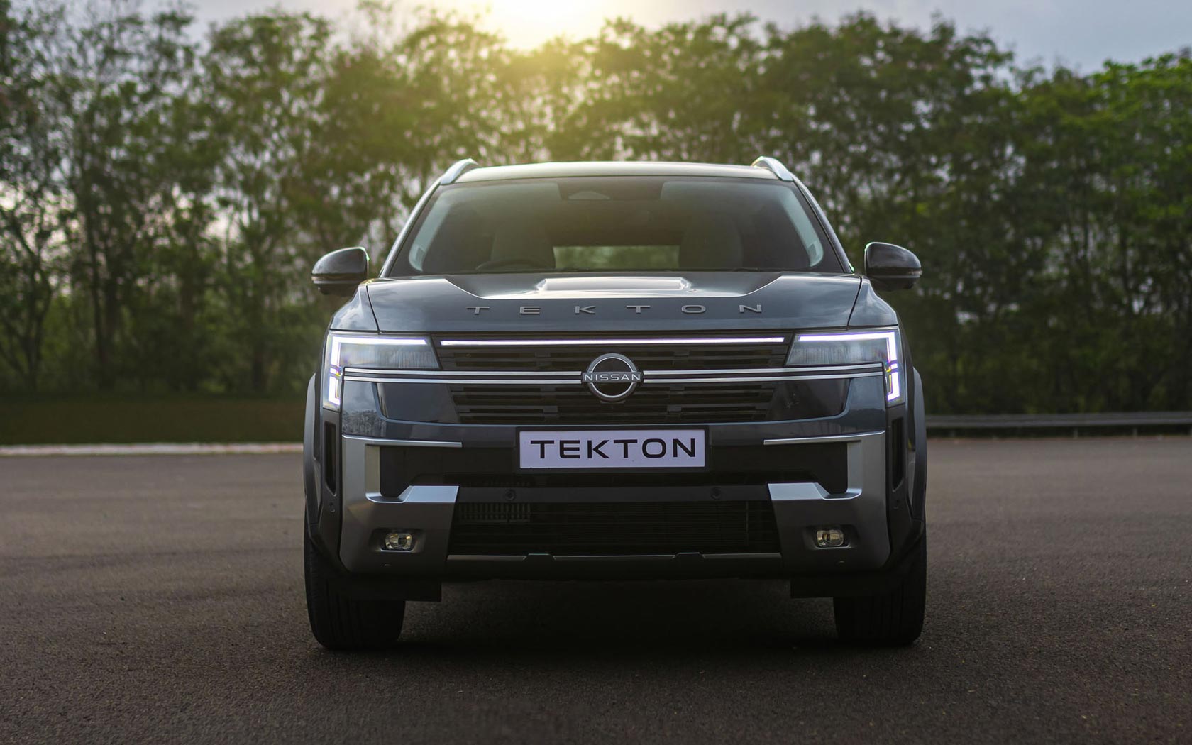 ���� Nissan Tekton 
