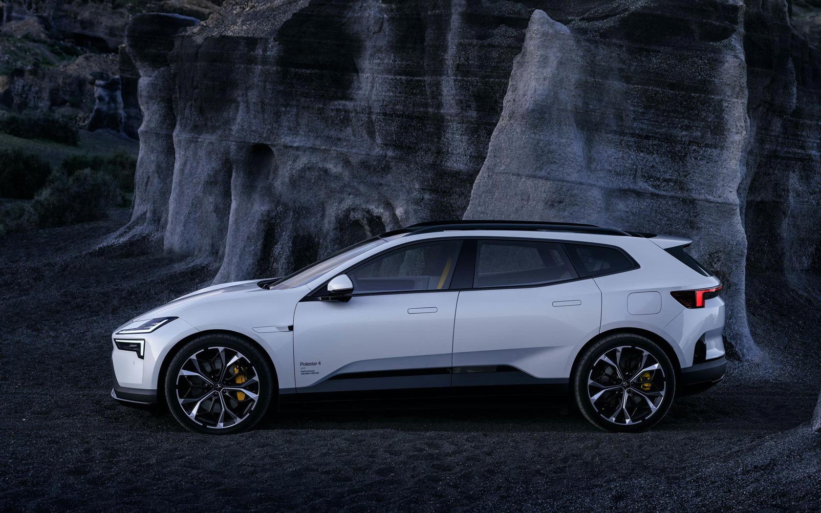 ���� Polestar 4 SUV 
