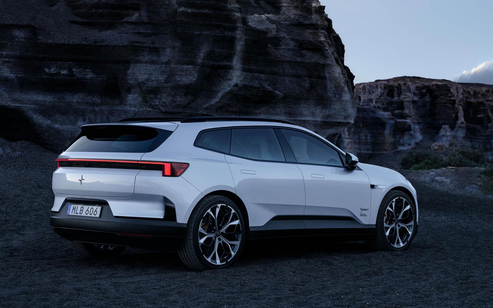 ���� Polestar 4 SUV 