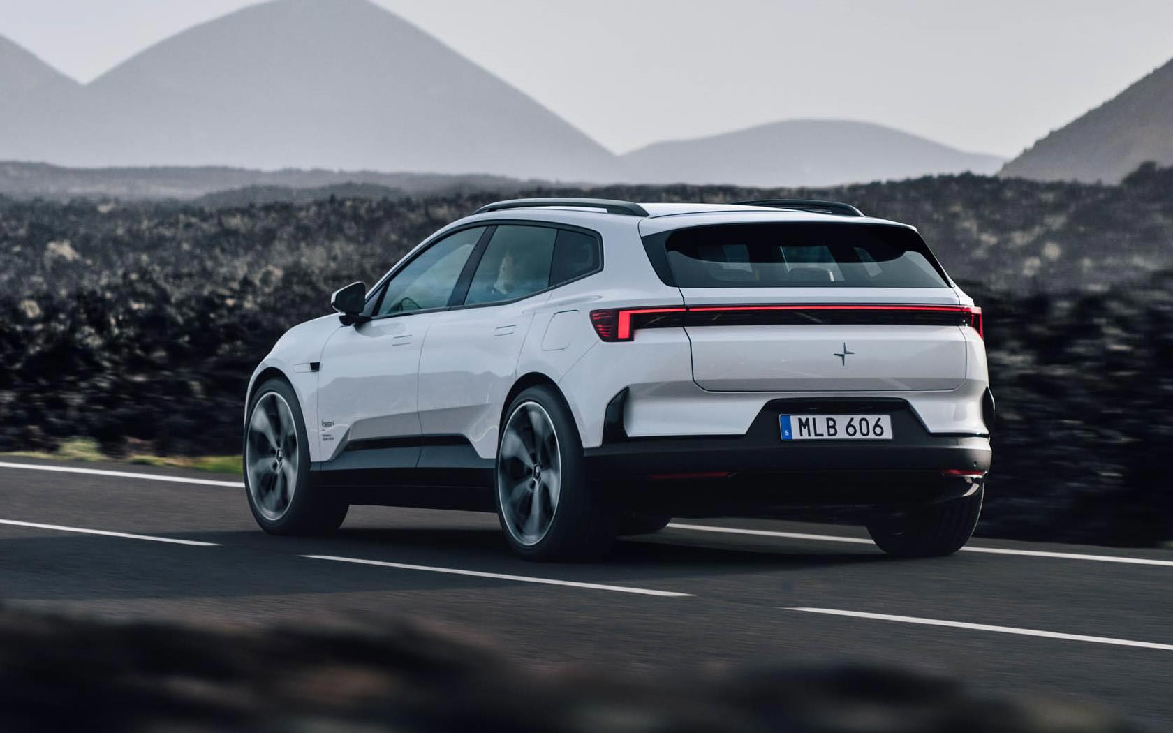 ���� Polestar 4 SUV 