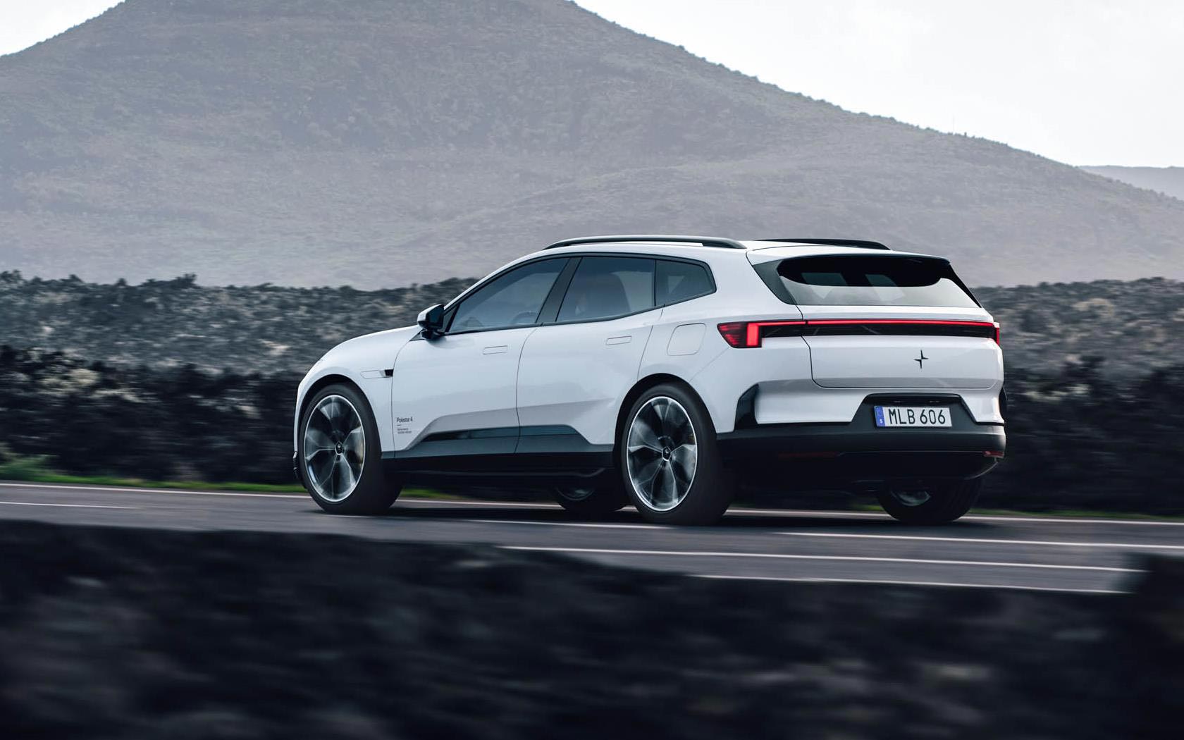 ���� Polestar 4 SUV 