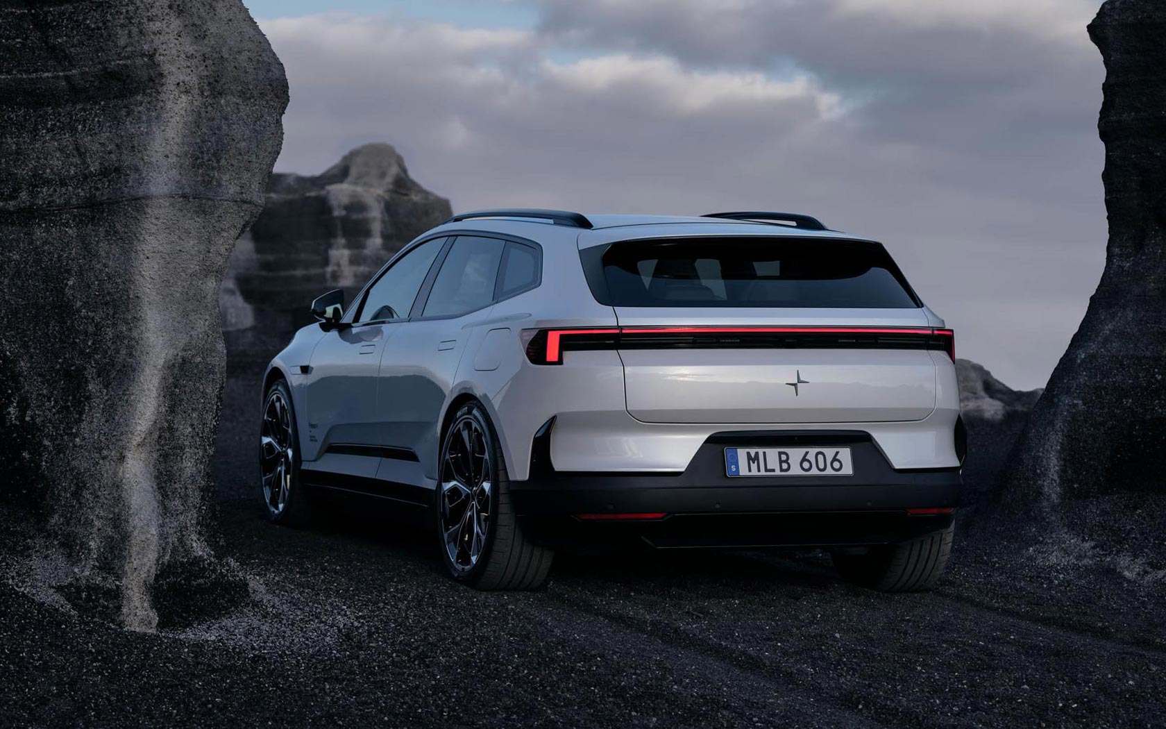 ���� Polestar 4 SUV 