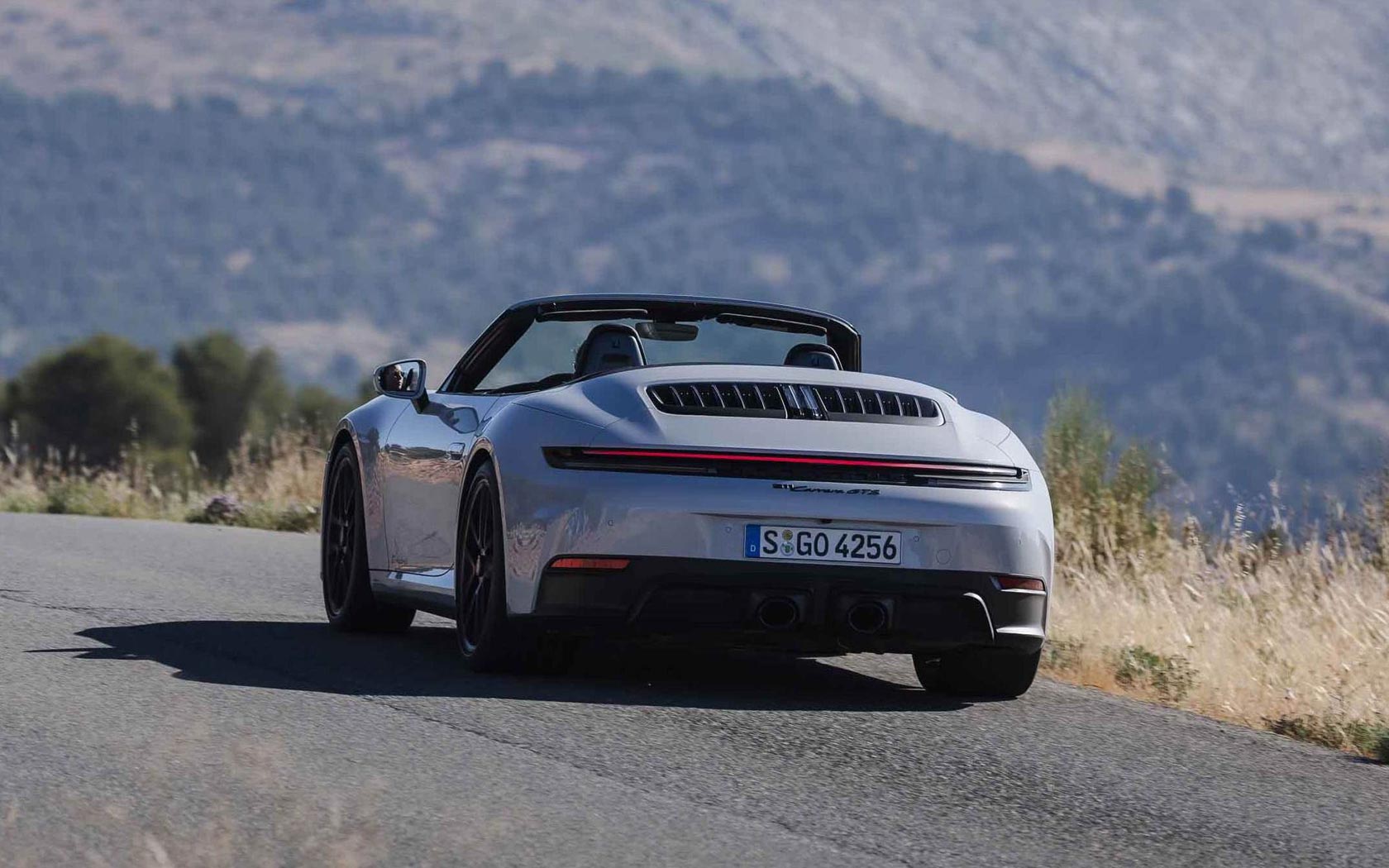  Porsche 911 GTS Cabrio 