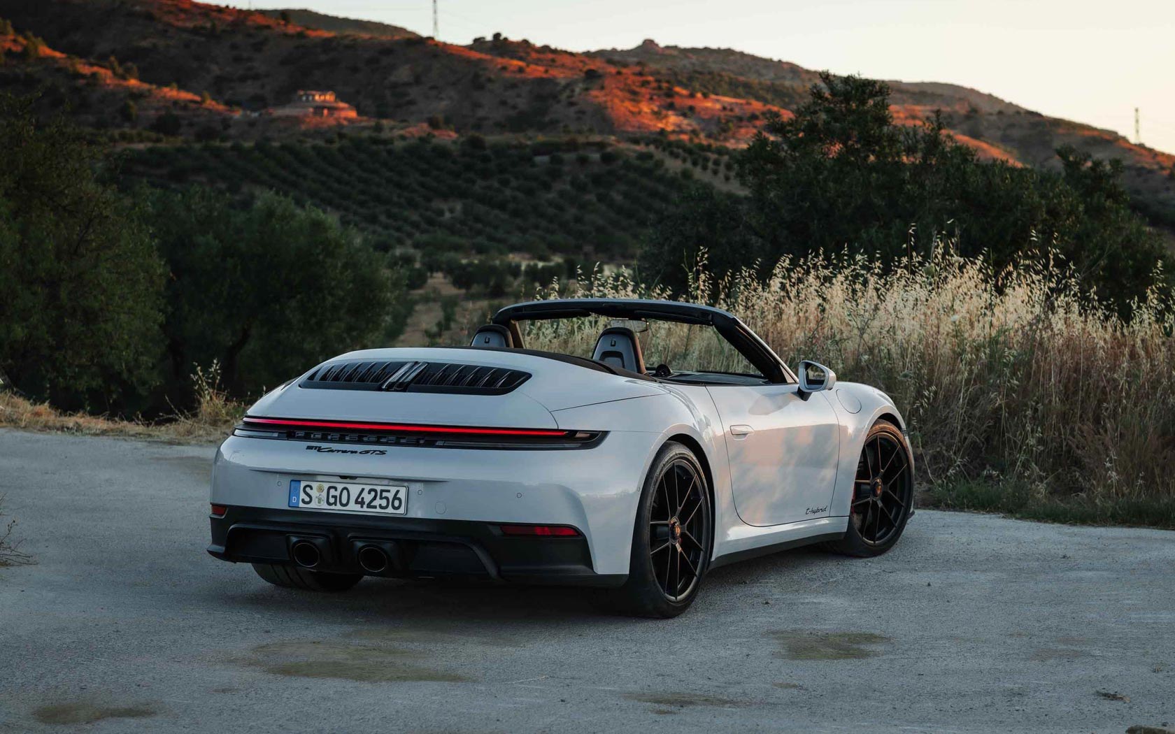  Porsche 911 GTS Cabrio 