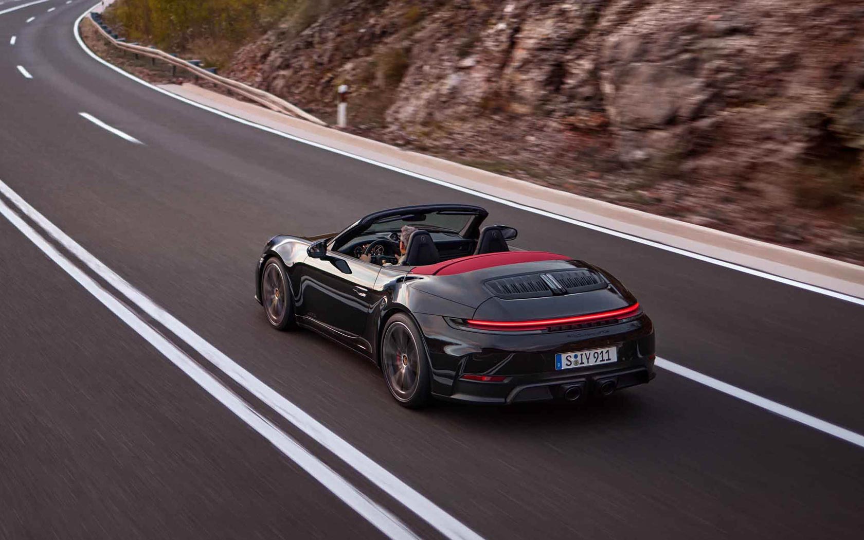  Porsche 911 GTS Cabrio 