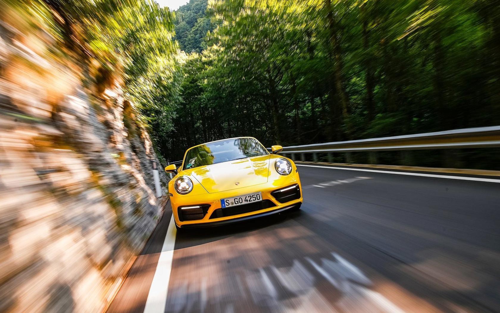  Porsche 911 GTS Cabrio 