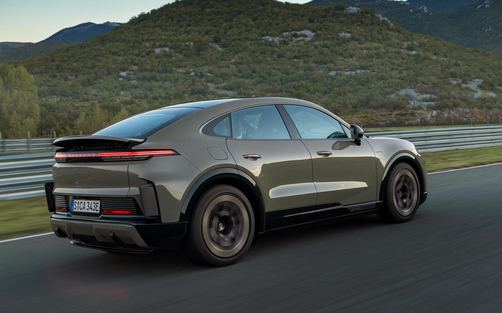 ���� Porsche Cayenne Coupe Electric 