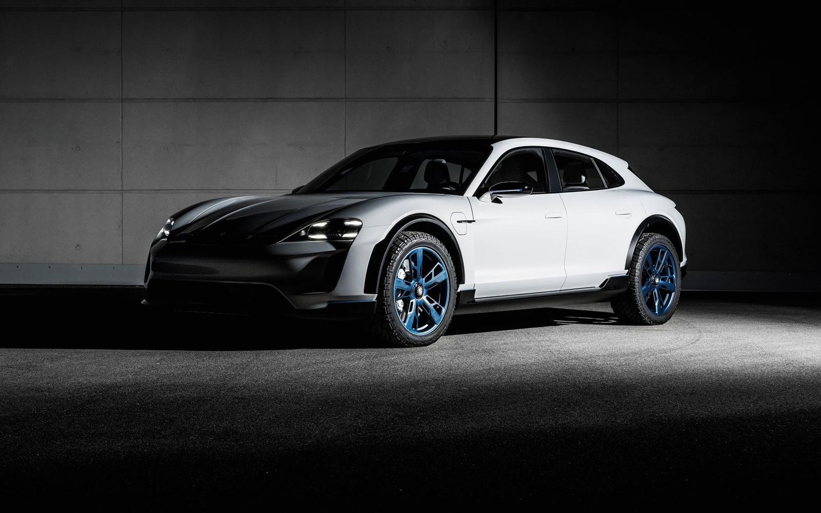  Porsche Mission E Cross Turismo Concept 