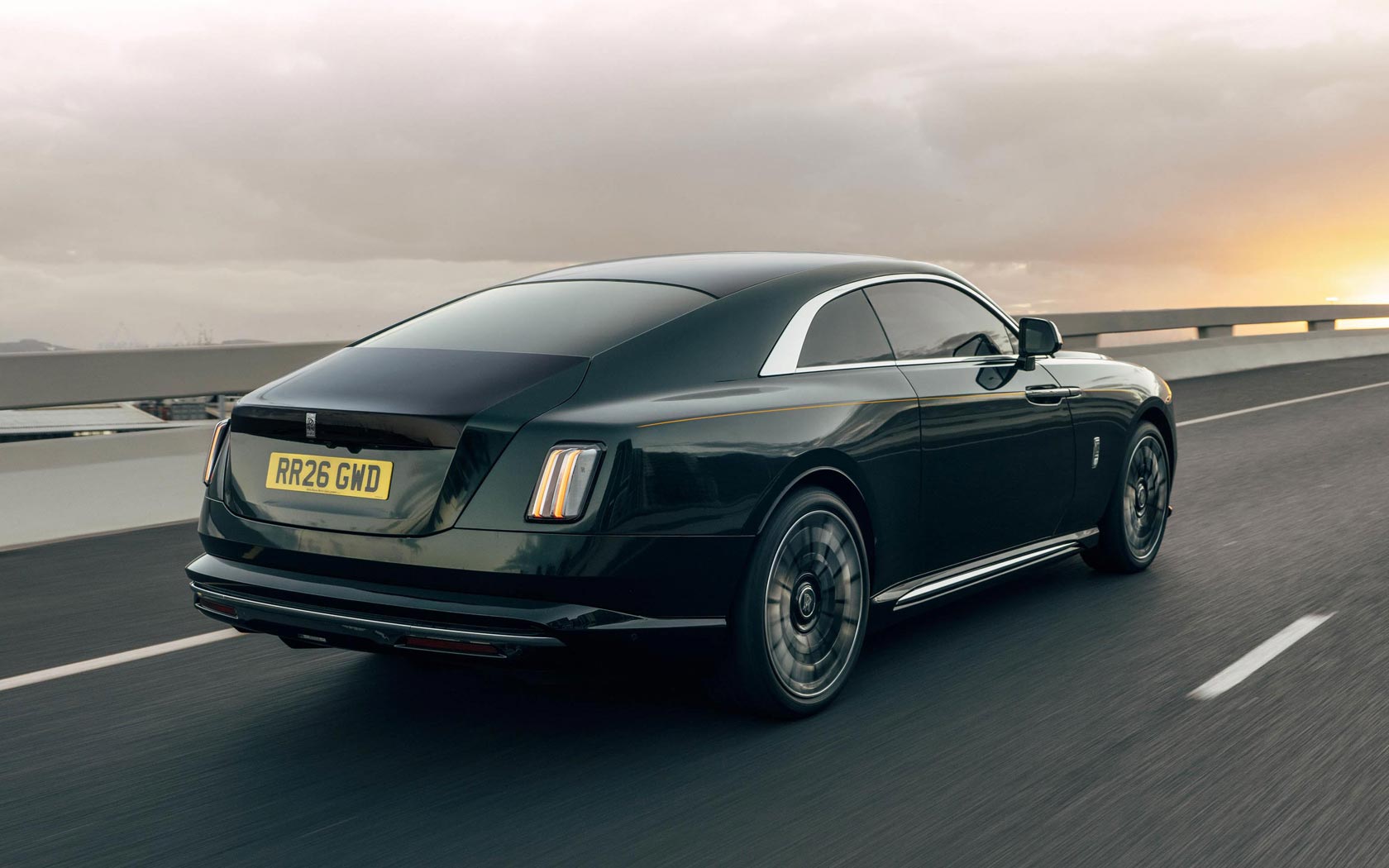 ���� Rolls-Royce Spectre 