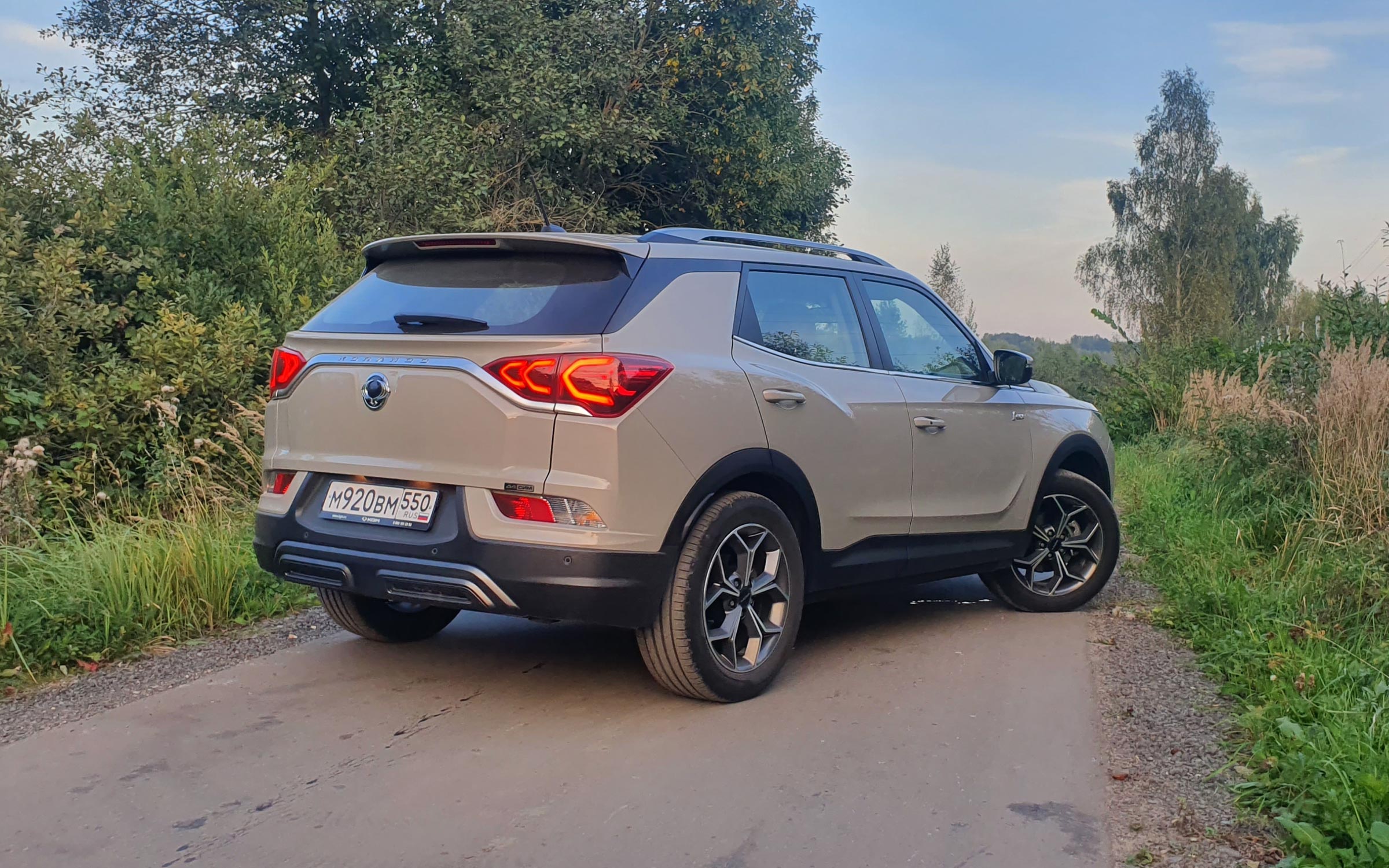 ���� KGM Korando 