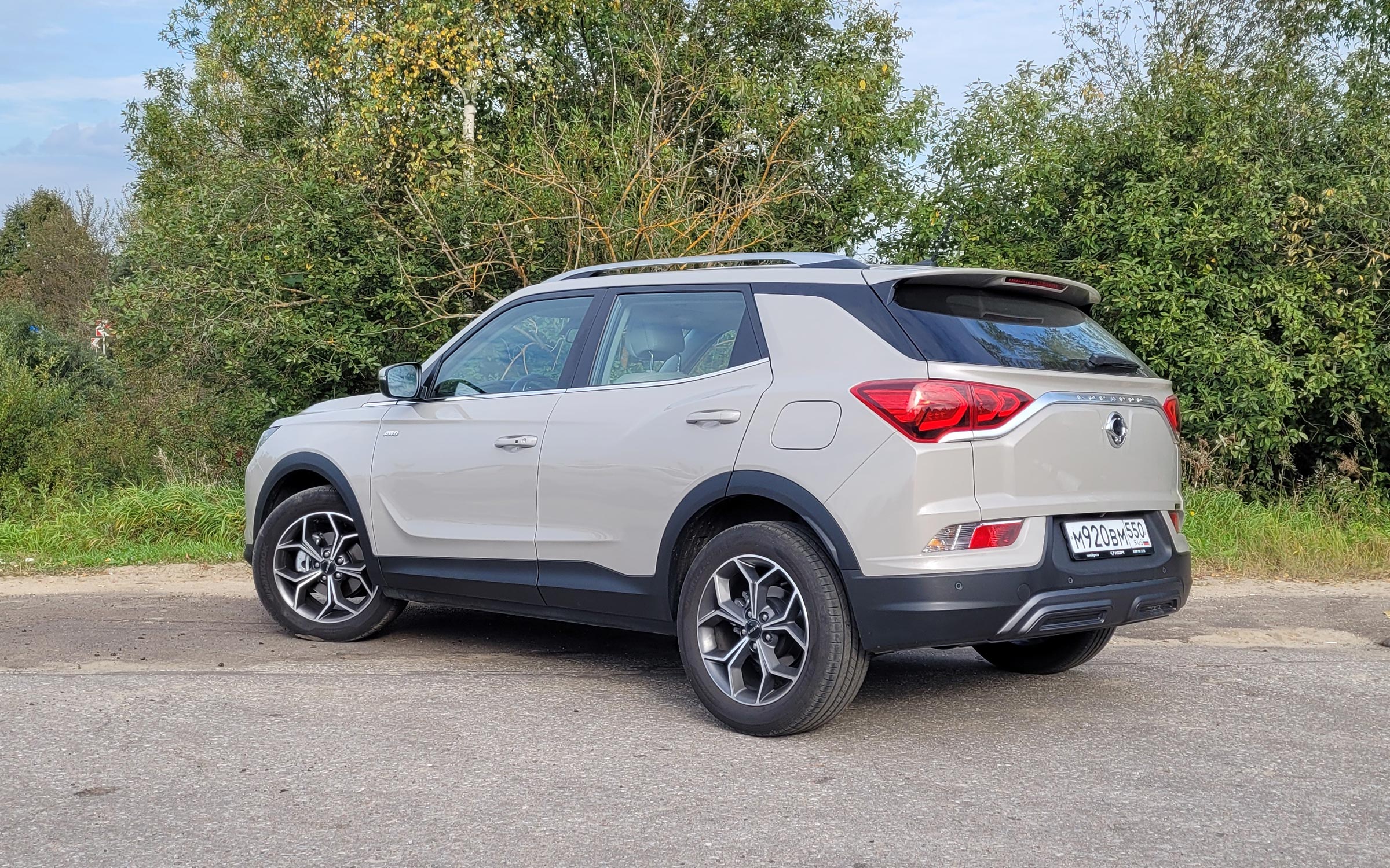 ���� KGM Korando 