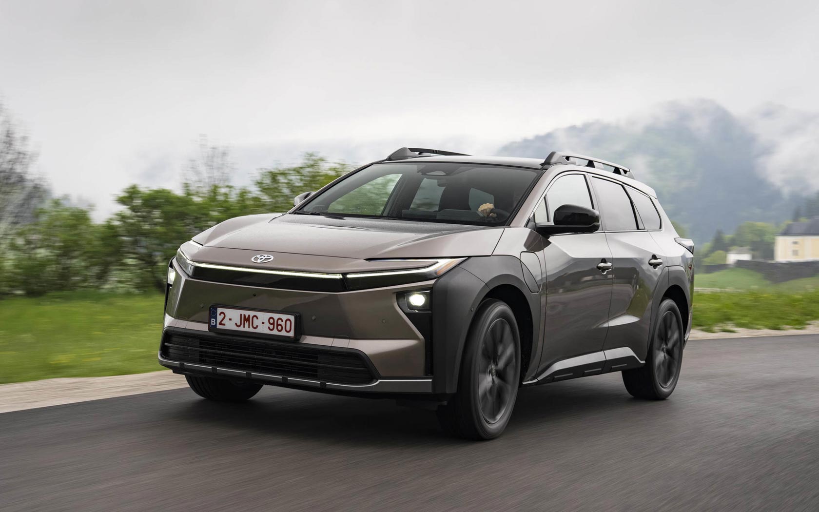 ���� Toyota bZ4X Touring 