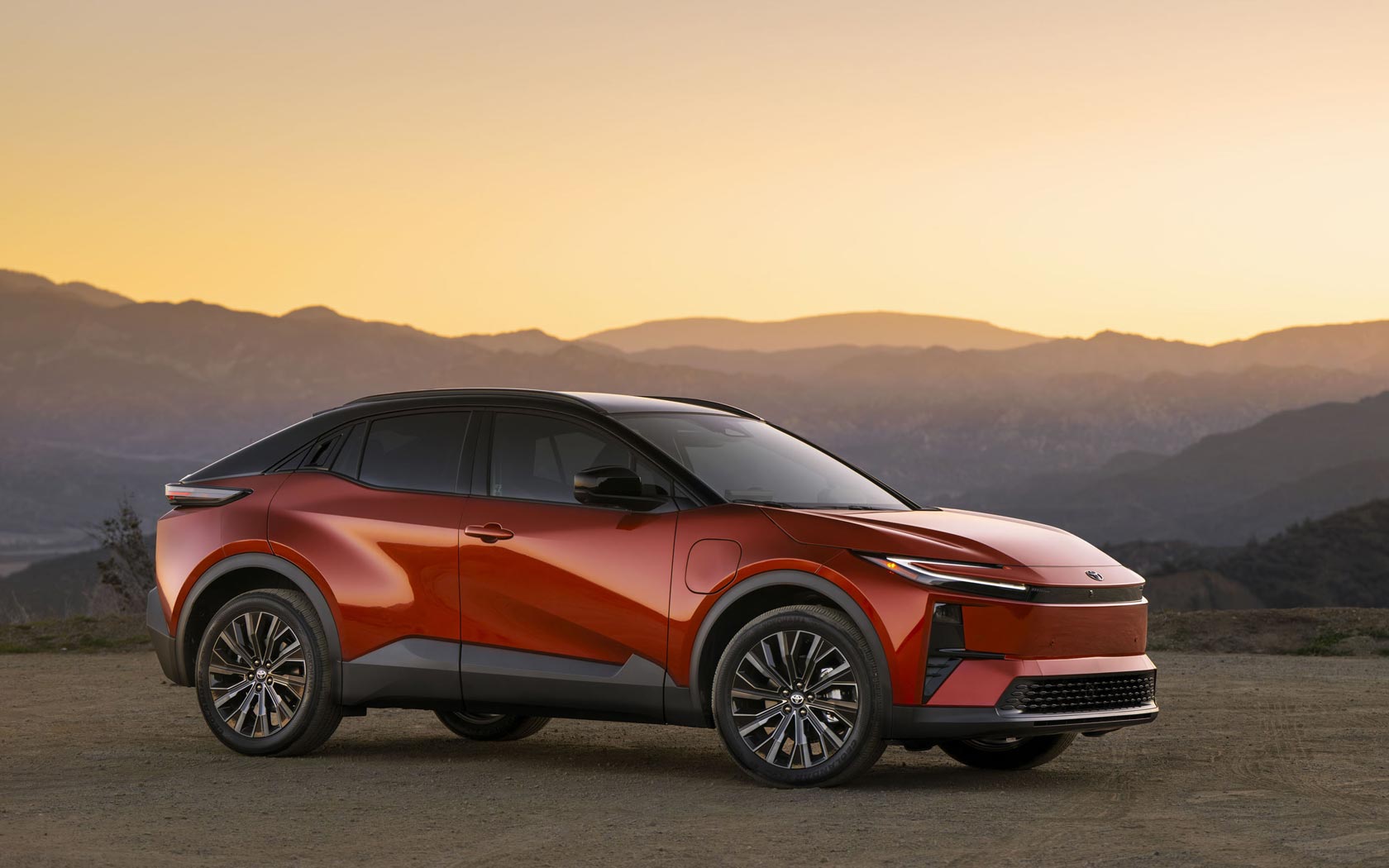 ���� Toyota C-HR Plus 