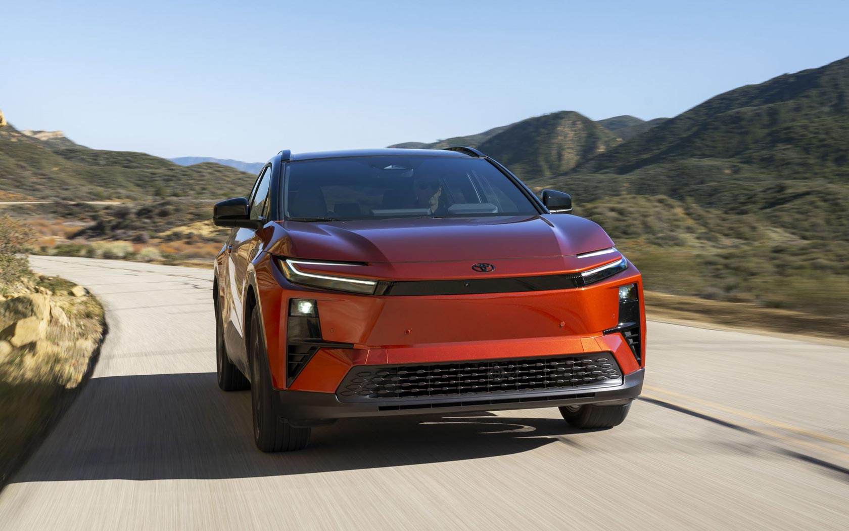 ���� Toyota C-HR Plus 