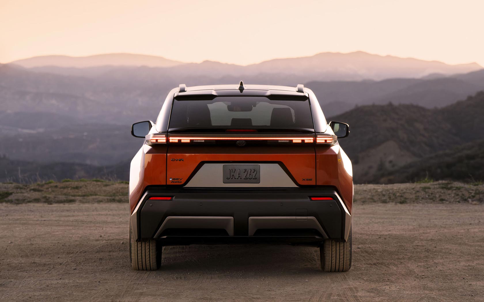 ���� Toyota C-HR Plus 