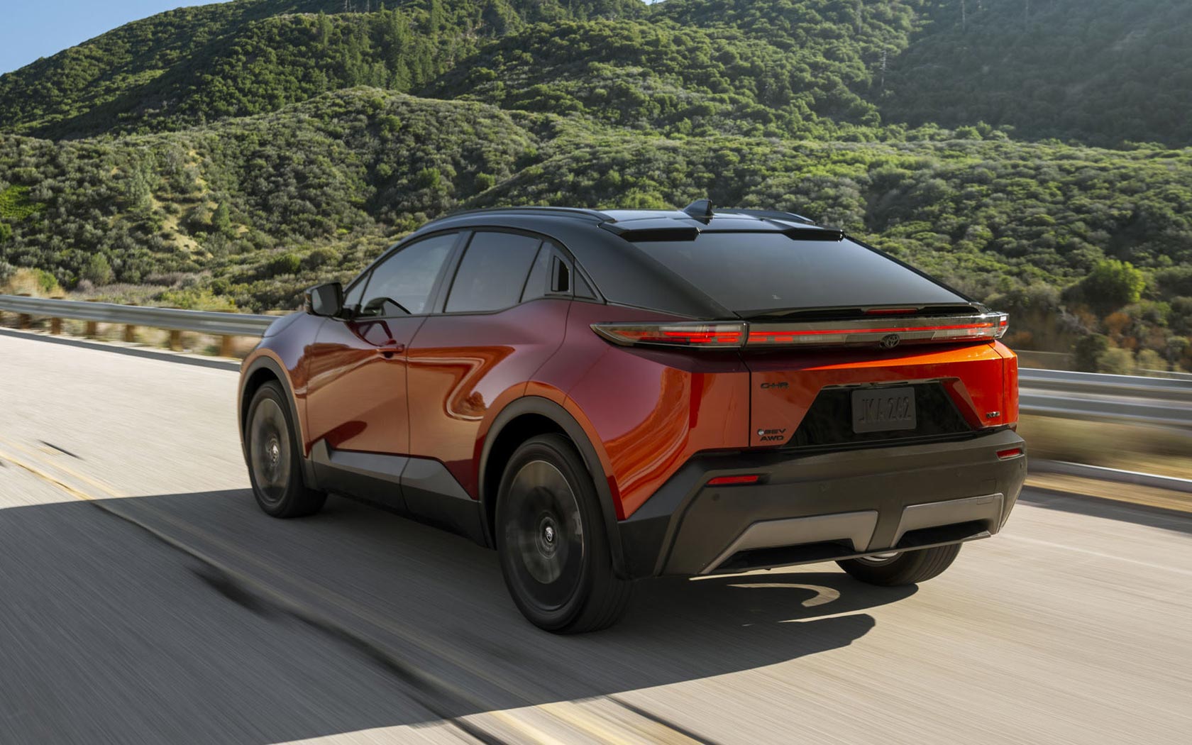 ���� Toyota C-HR Plus 