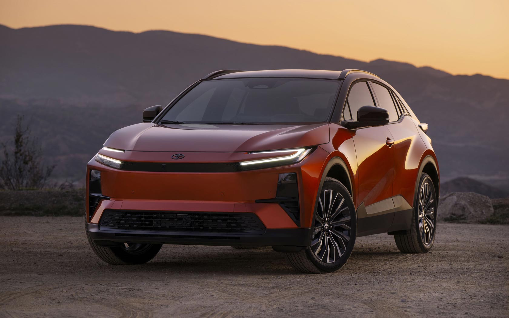 ���� Toyota C-HR Plus 