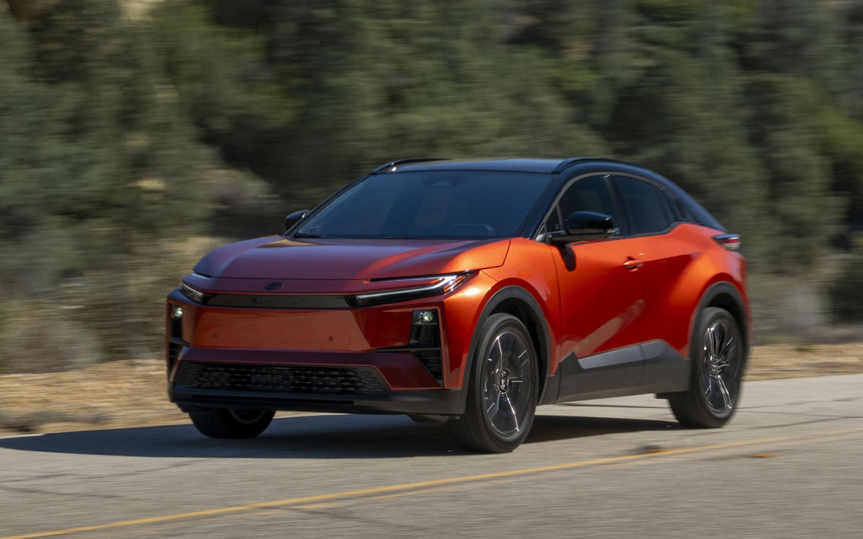 ���� Toyota C-HR Plus 