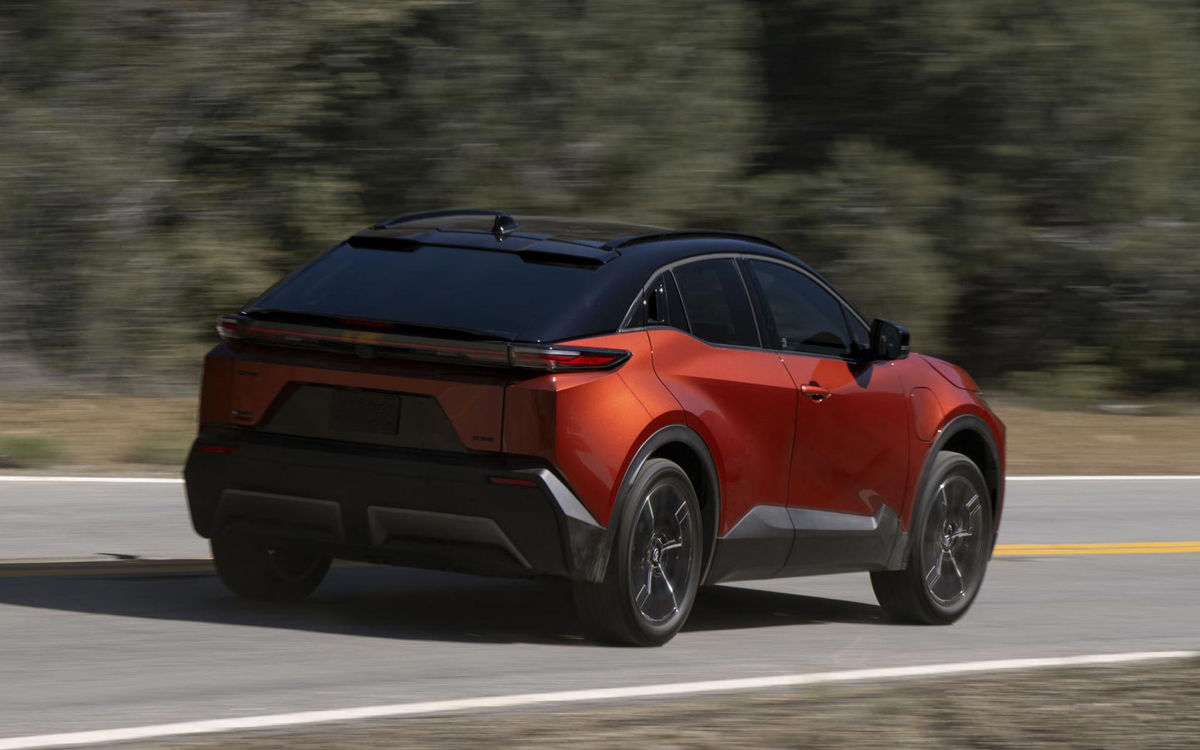 ���� Toyota C-HR Plus 