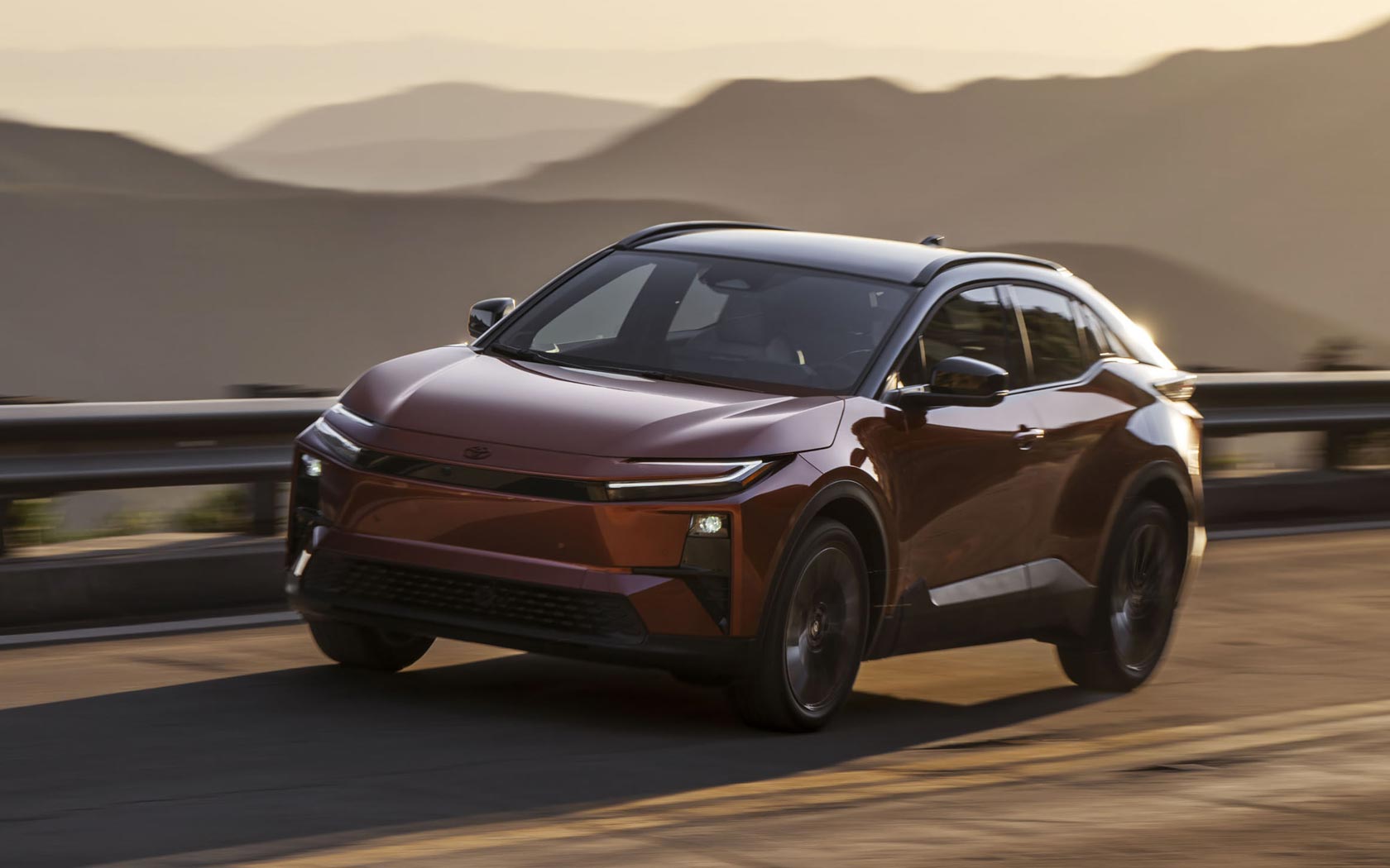 ���� Toyota C-HR Plus 