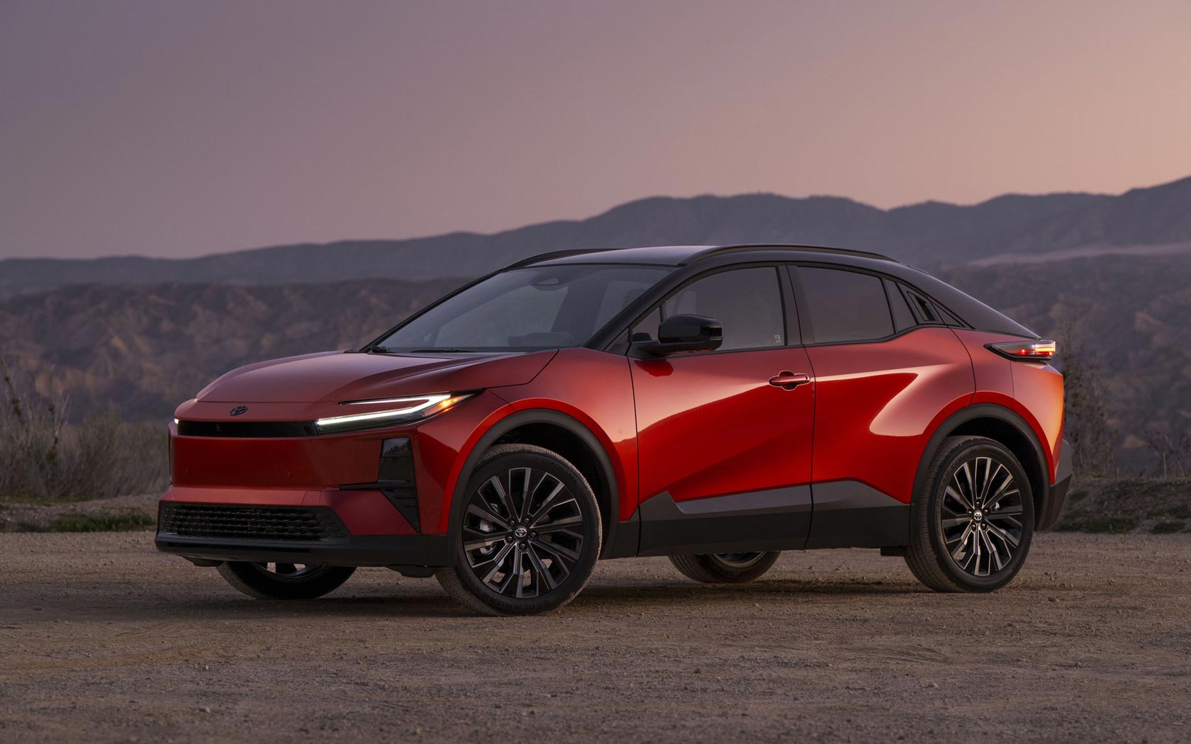 ���� Toyota C-HR Plus 