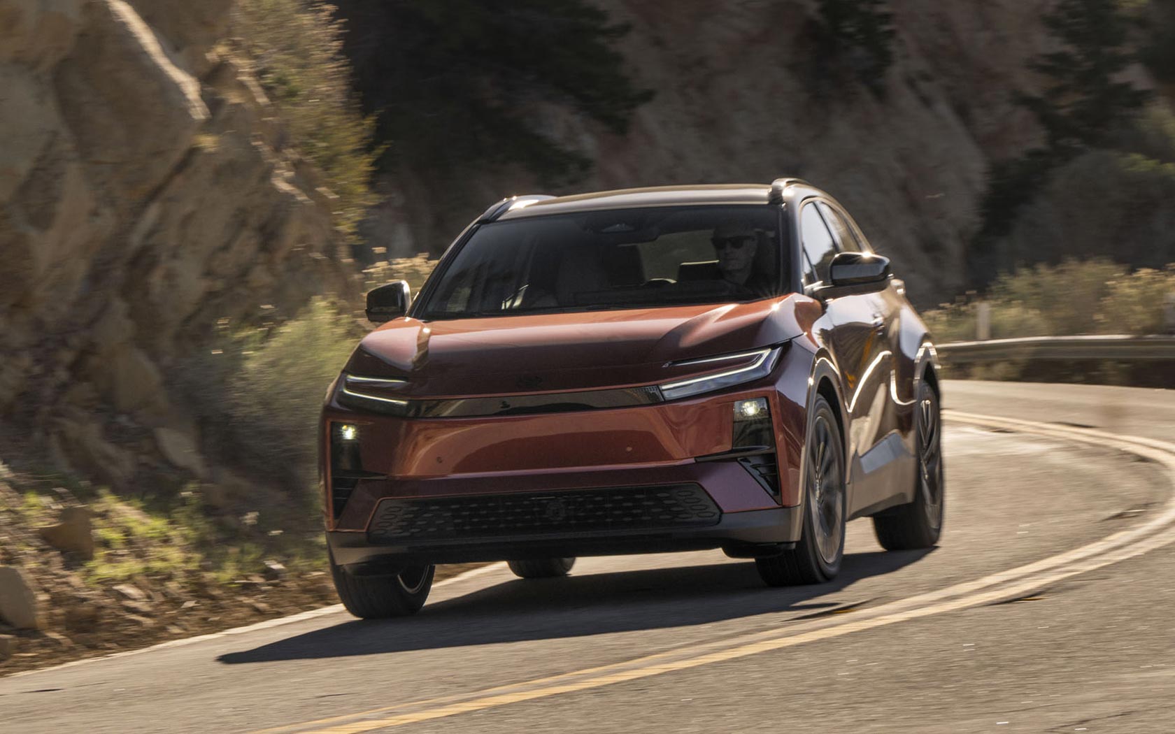 ���� Toyota C-HR Plus 