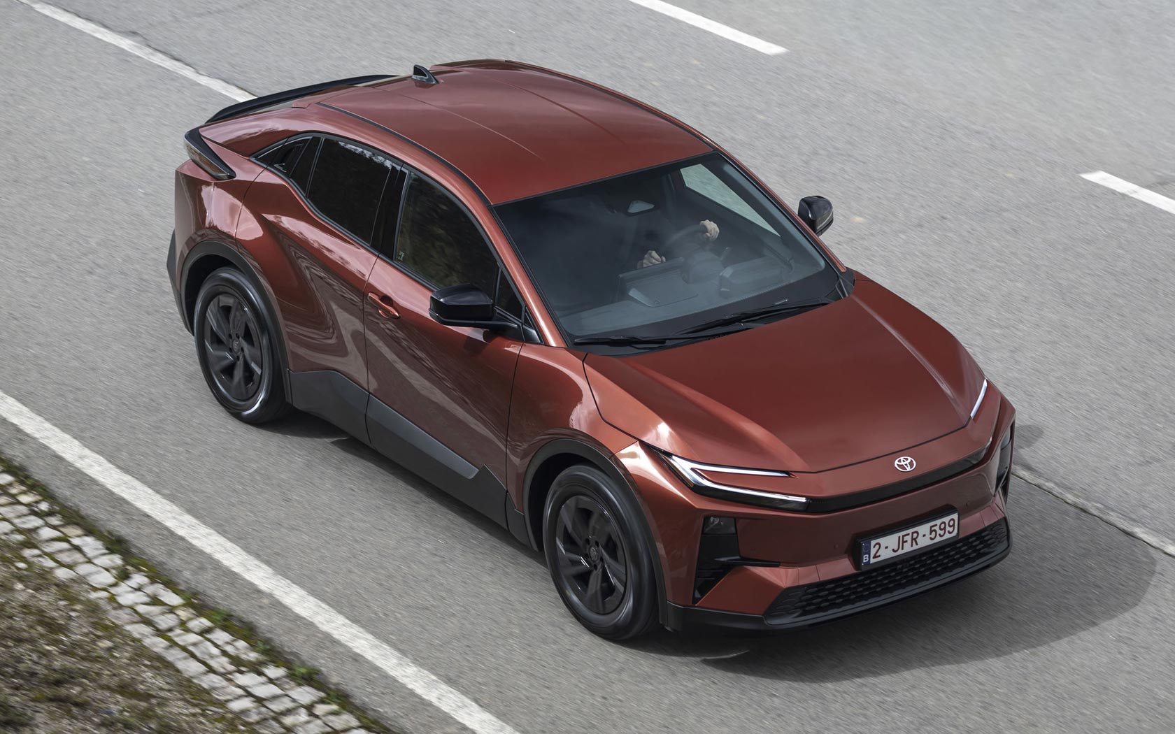 ���� Toyota C-HR Plus 