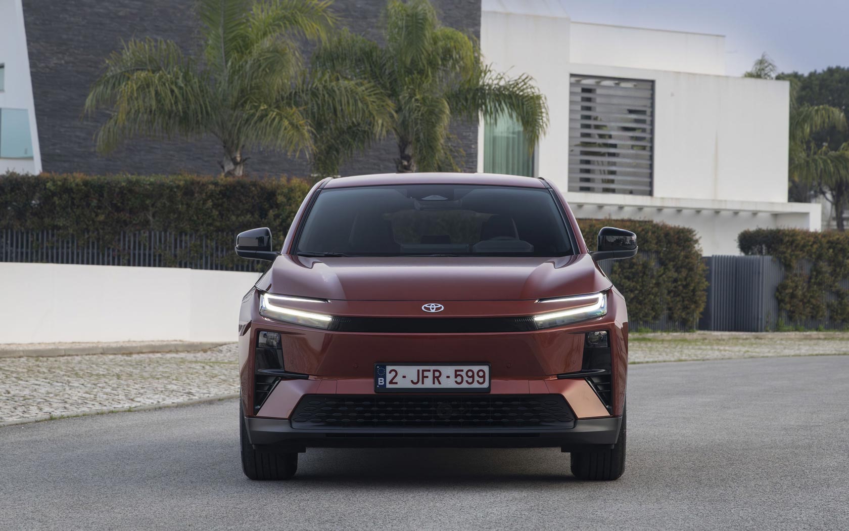 ���� Toyota C-HR Plus 